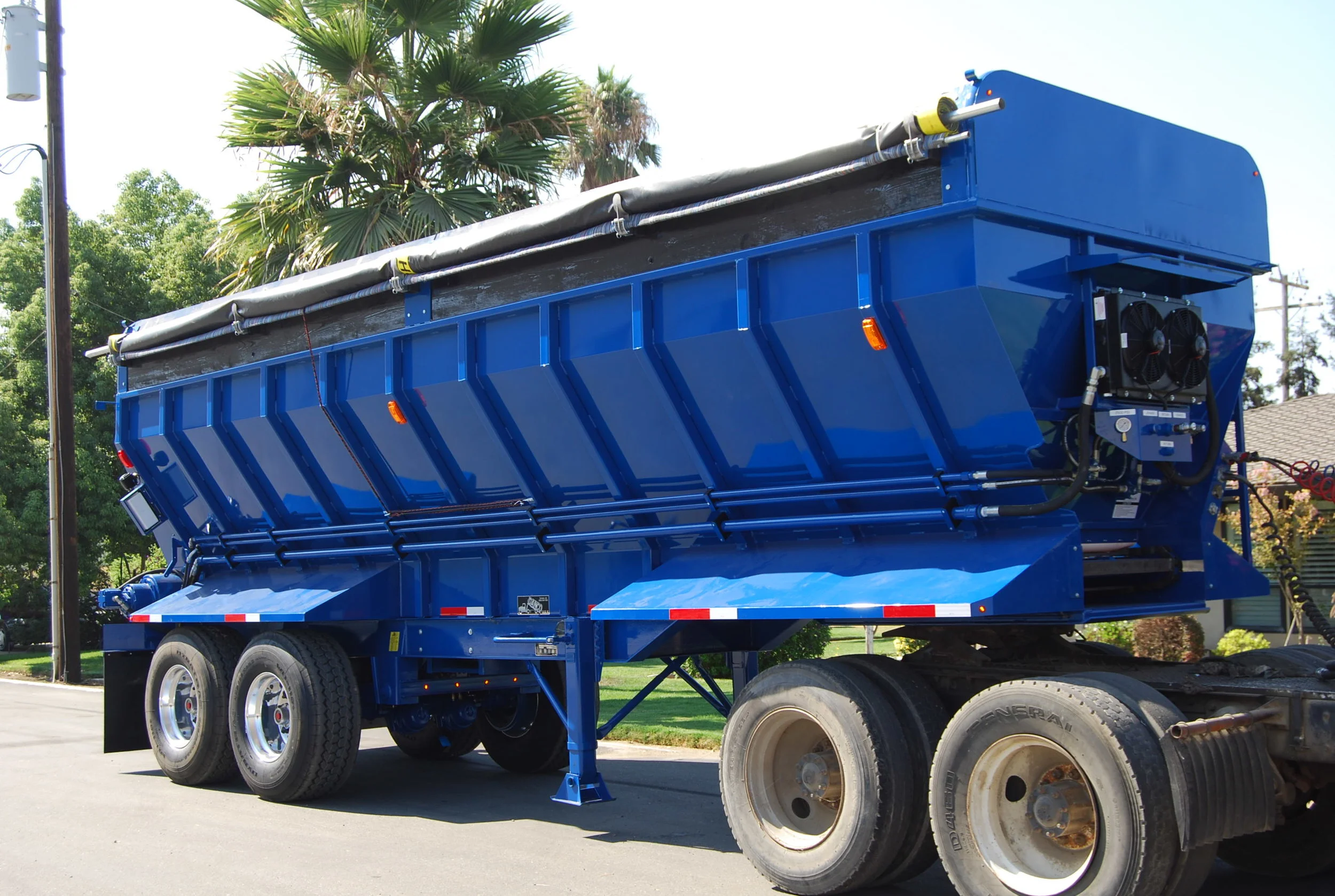 31' V-Bottom Semi Manure Spreader