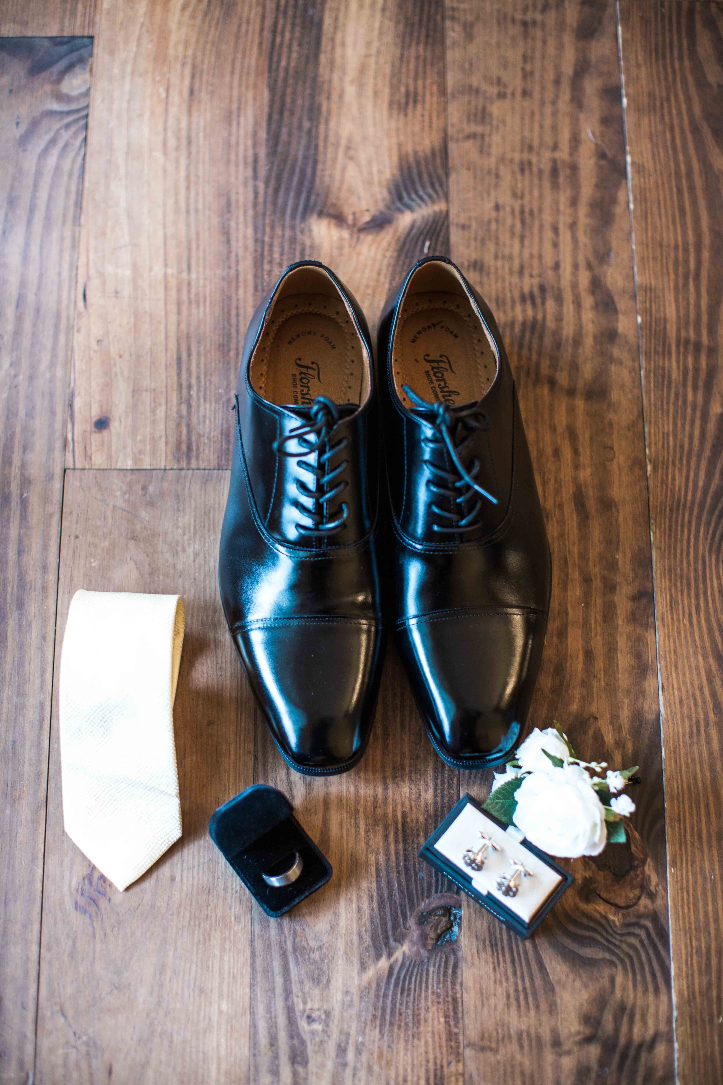 Groom style  tie shoes