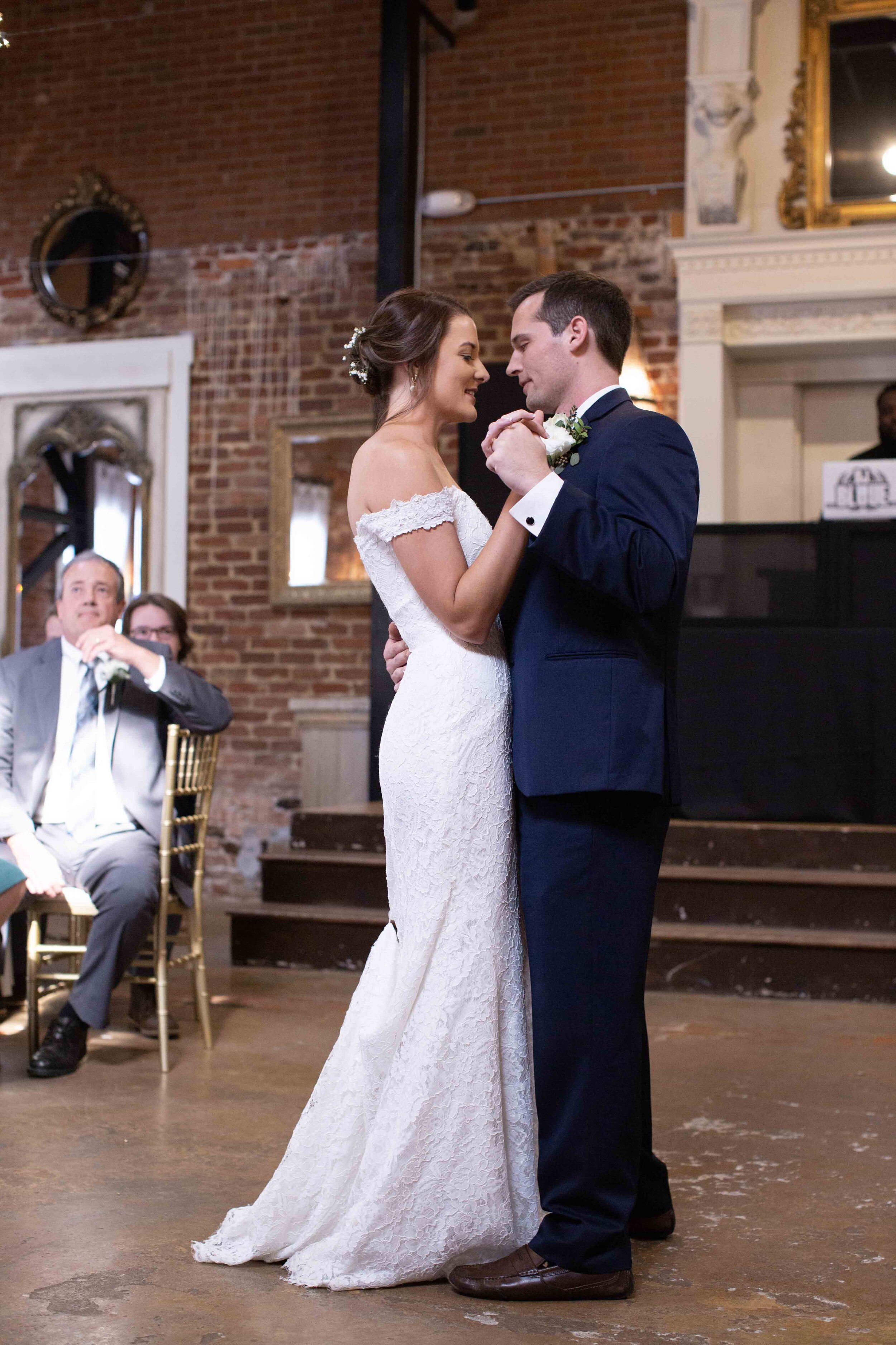 Roswell historic cottage couple having the  first dance 