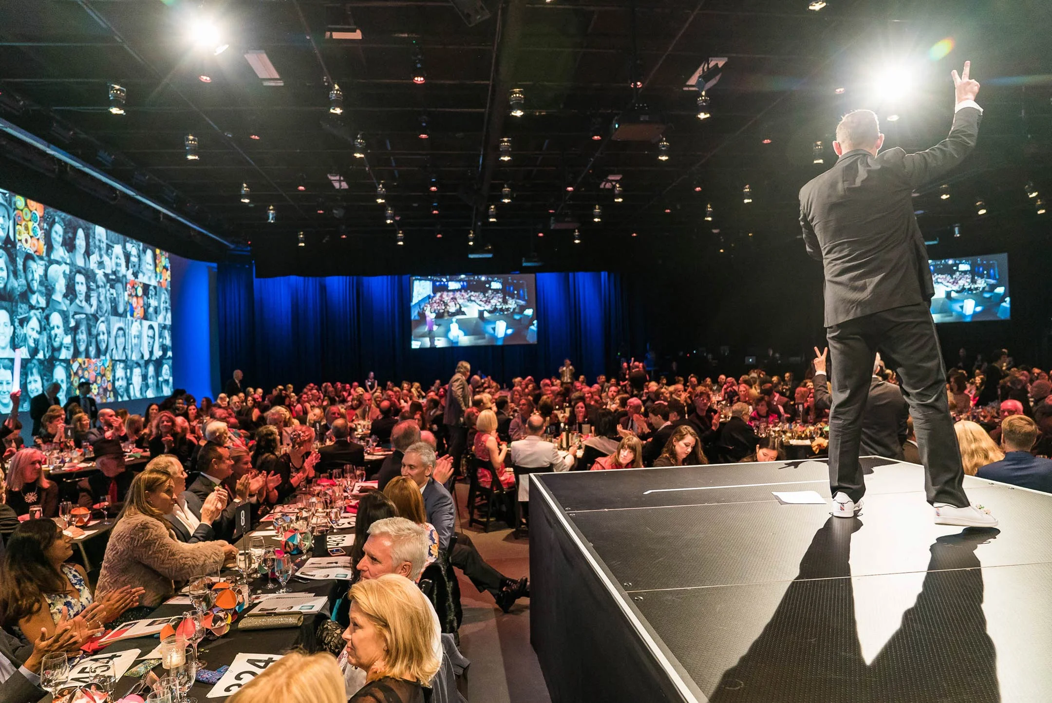 pilchuck_glass_school_auction_raise_the_paddle_brandon_patoc.jpg