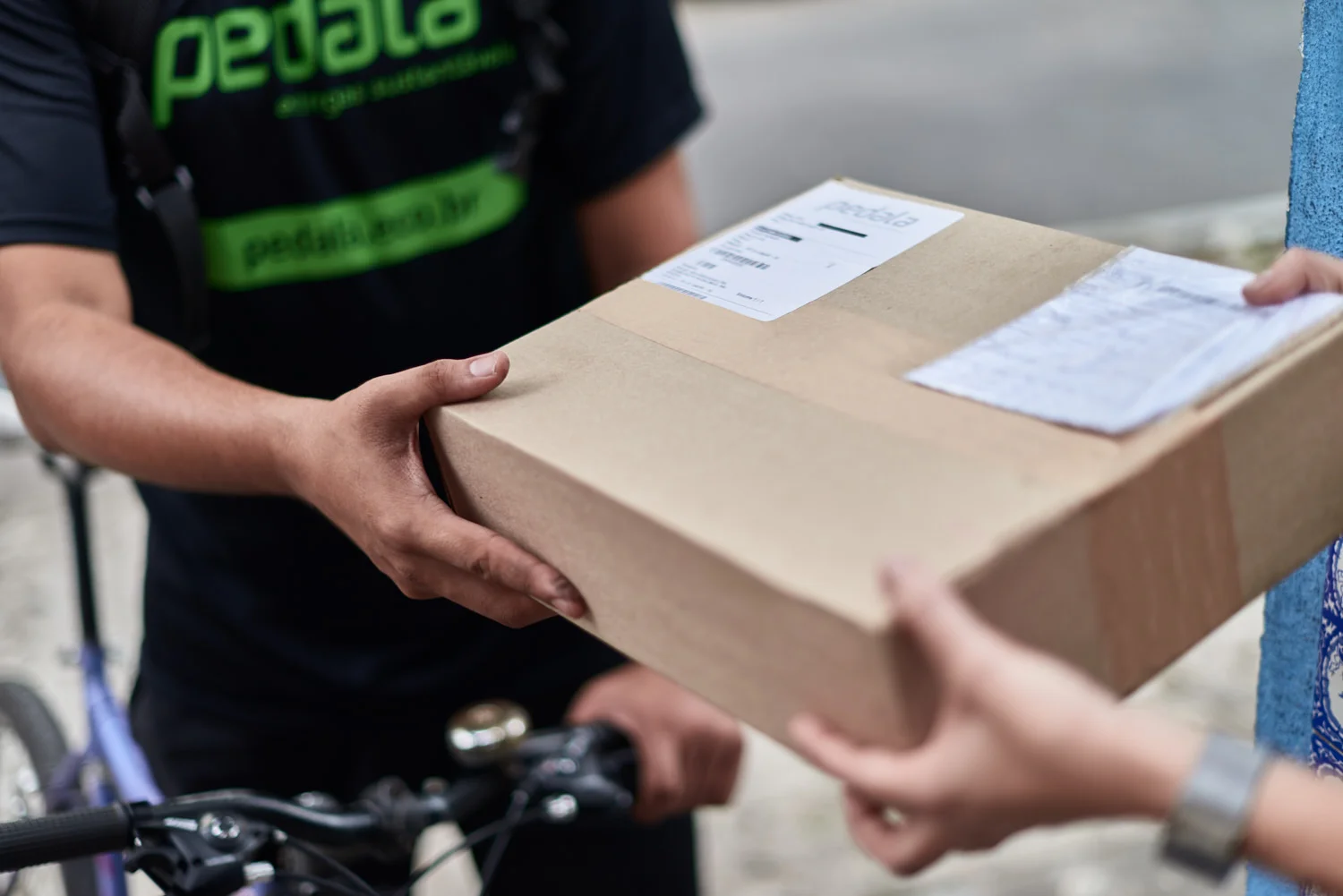 Pedala bike messengers deliver packages across Rio de Janeiro | Bruno Fujii for NESsT