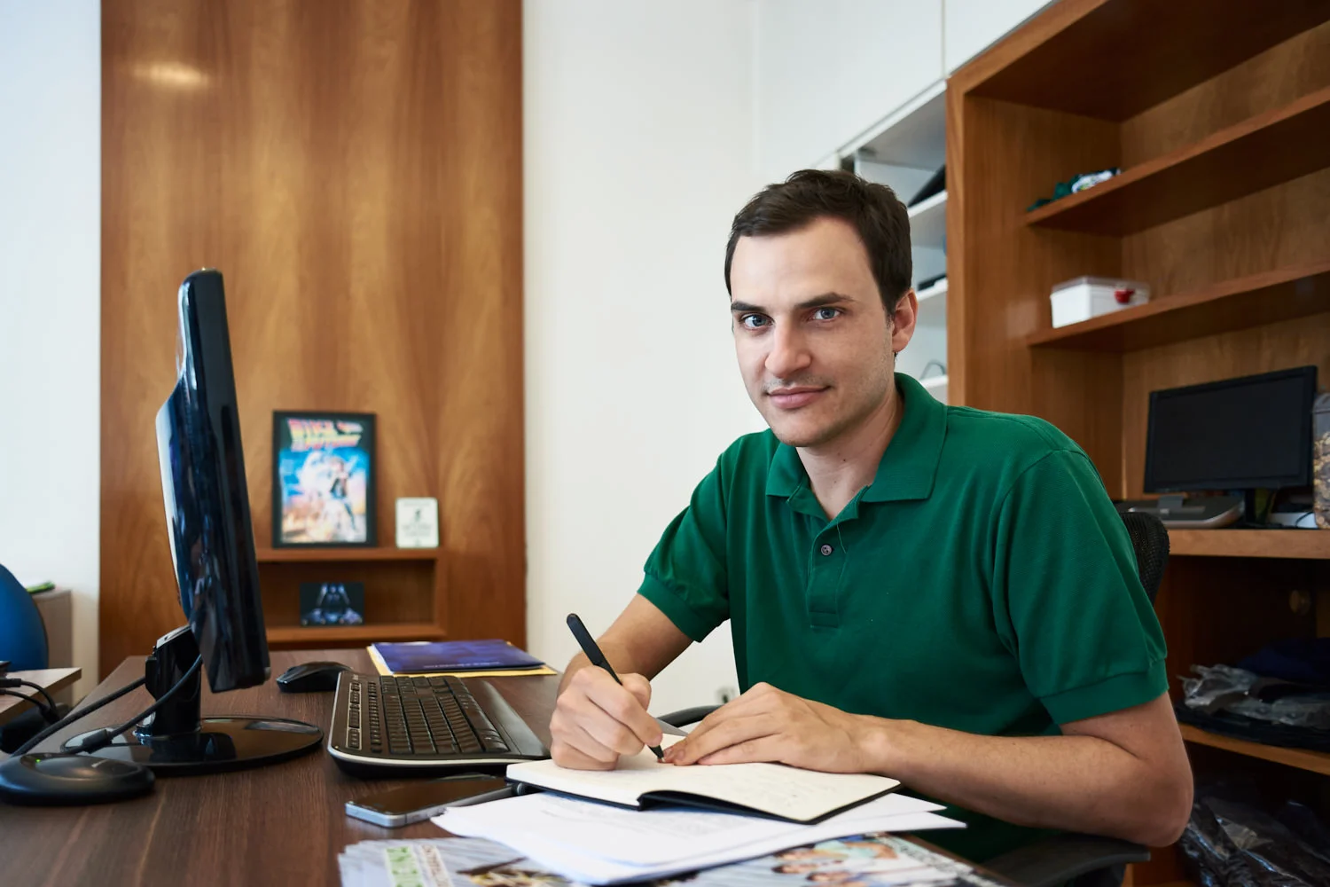 Alexandre no escritório da Pedala. | Foto: Bruno Fujii para NESsT