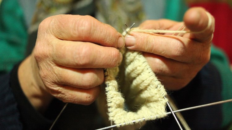 Hand-knit garments by Roșia Montană