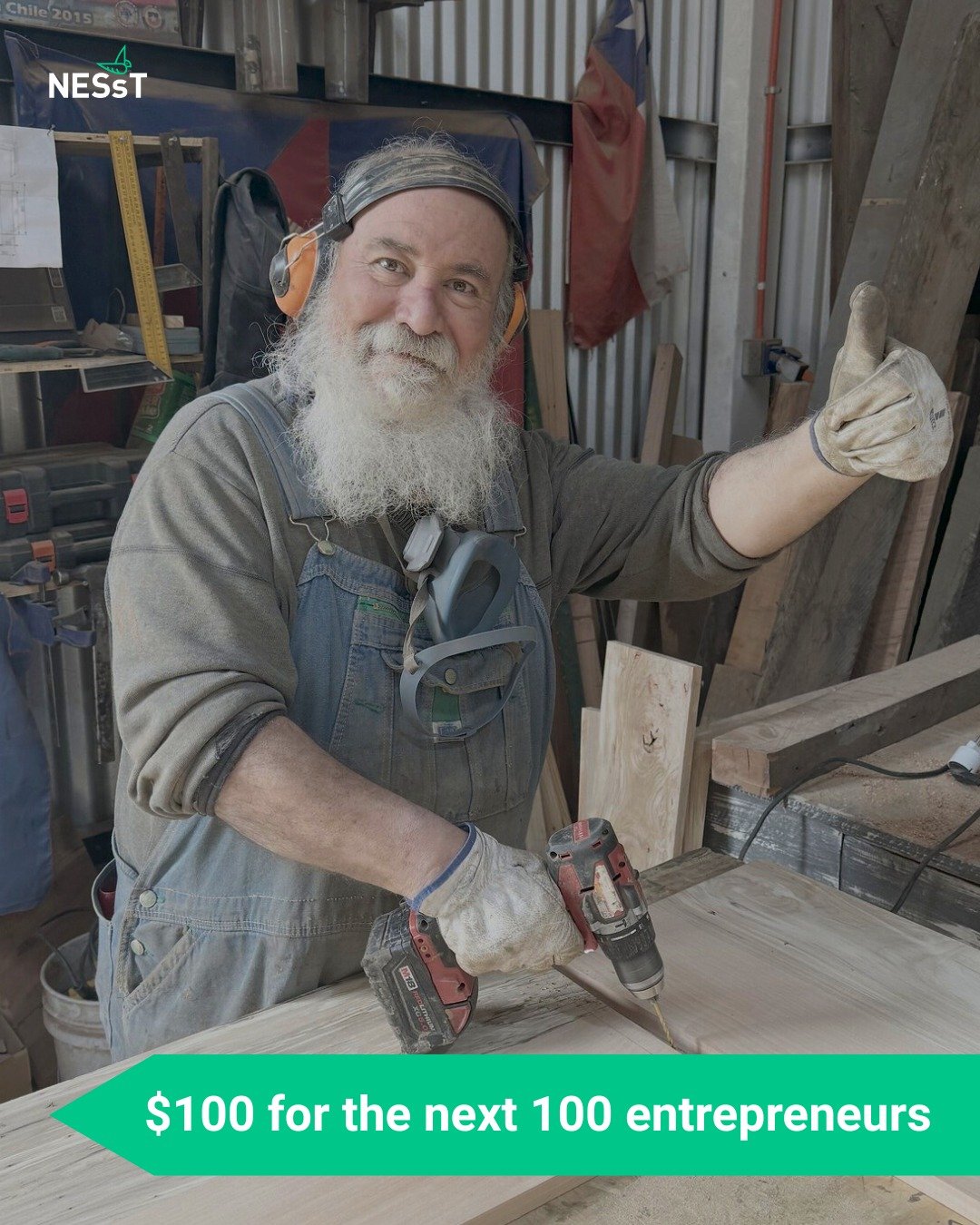 În Recoleta, Chile, compania de mobilă @nowuhogar, care are un caracter social, oferă comunităților locale căi de acces la meserii calificate.

Prin crearea de mobilier artizanal din lemn recuperat, această întreprindere chiliană asigură locuri de muncă semnificative pentru tinerii care