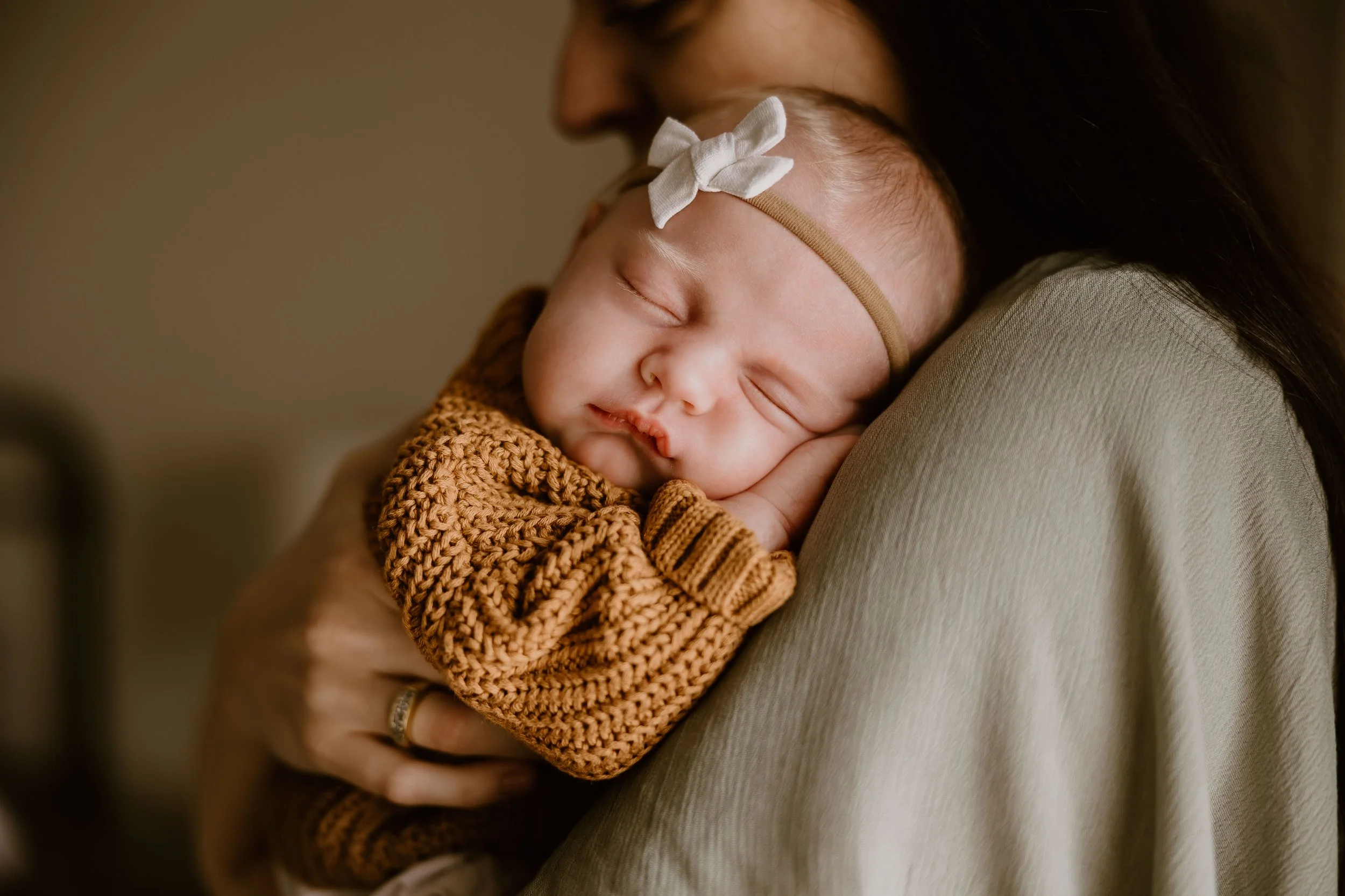 Relaxed newborn photography in Austin