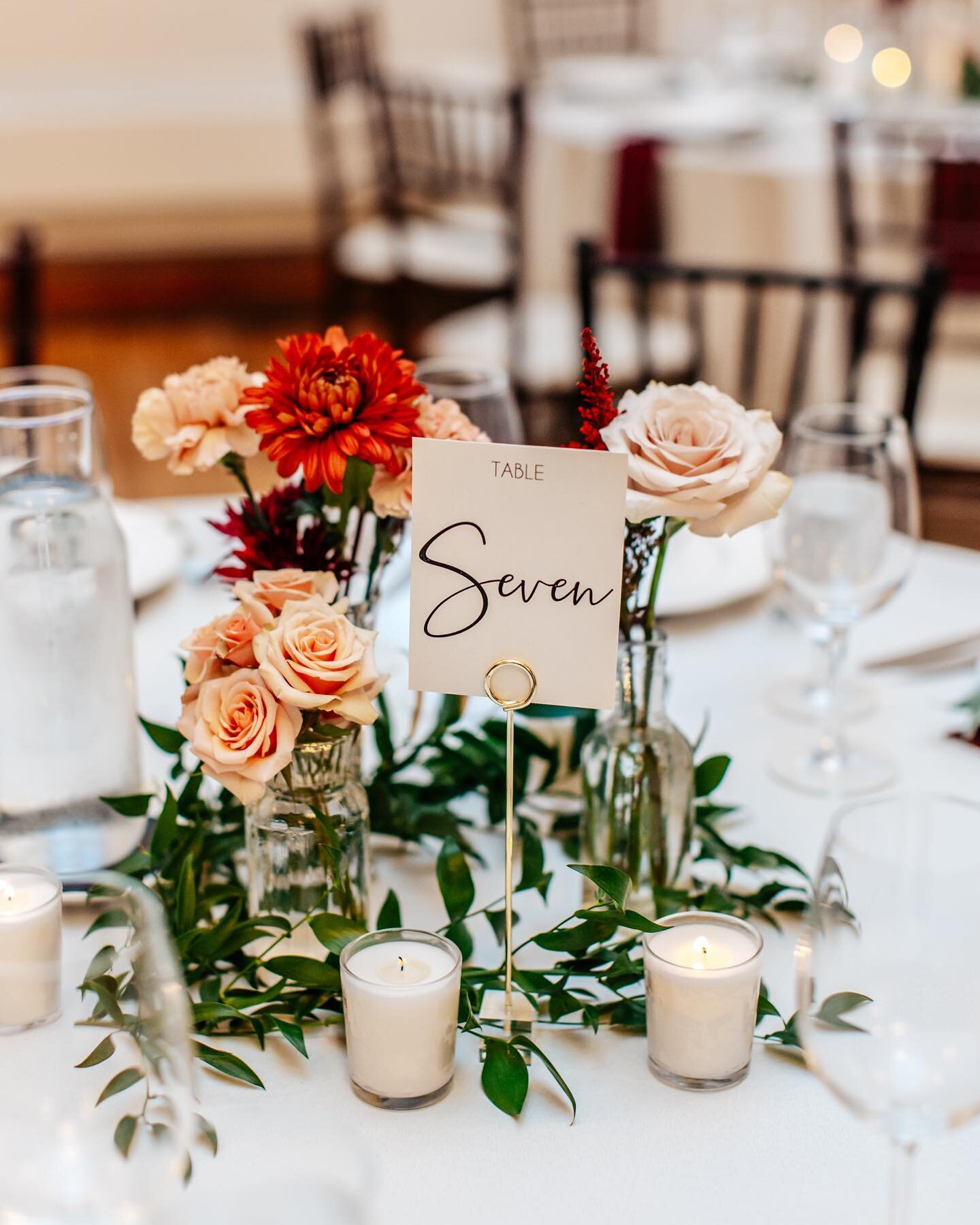 It&rsquo;s all about the details 🙌🤍

_____
📸: @kelseytravisphoto 
#historicgermanhouse #hgh #weddingflowers #tablescape #rochesterevents