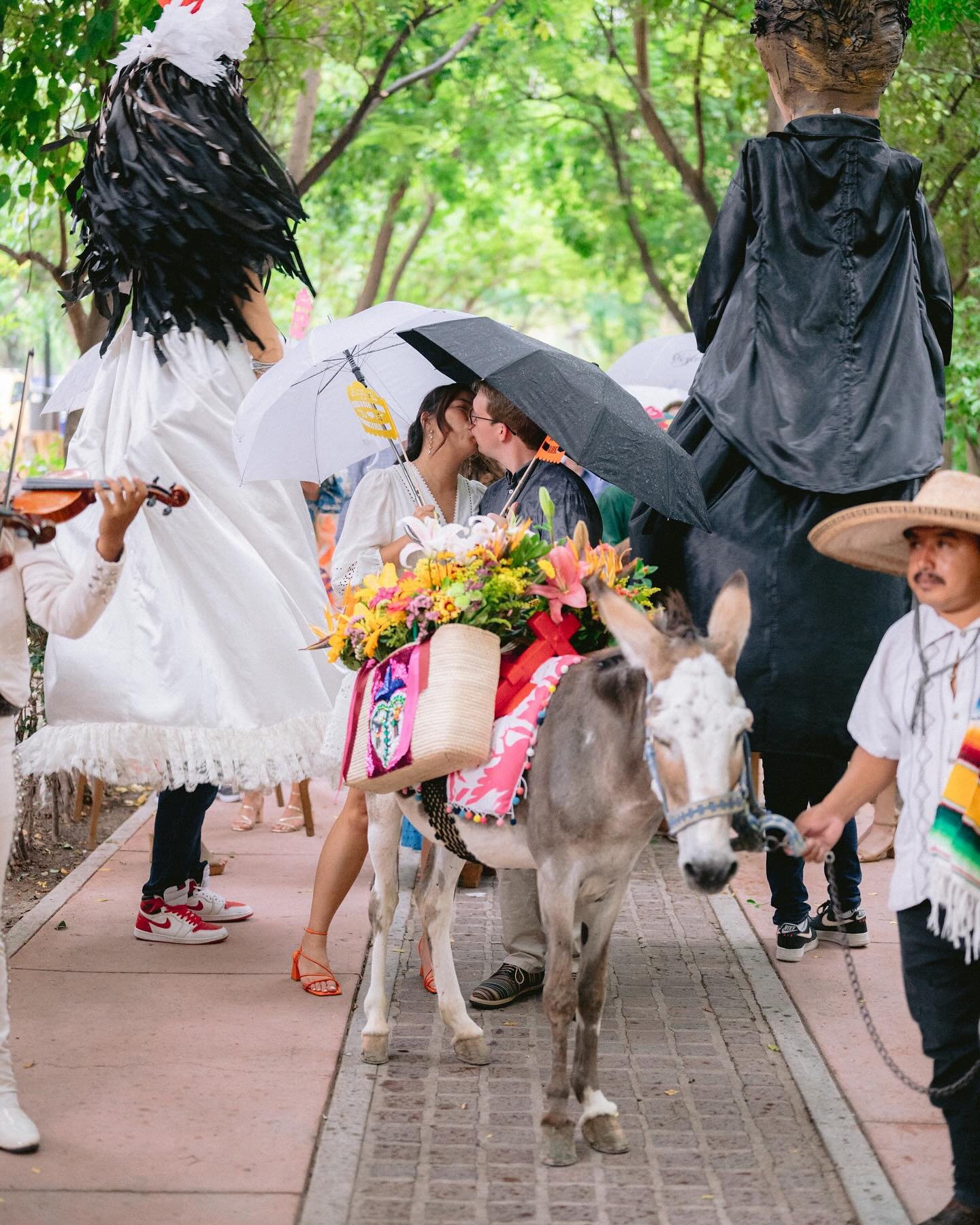 Taylor &amp; Brian&rsquo;s parade ❤️❤️❤️
.
.
.
.
.
#wedding  #bride #intimateweddings  #destinationwedding #bridal #sanmigueldeallende #weddinginsanmigueldeallende