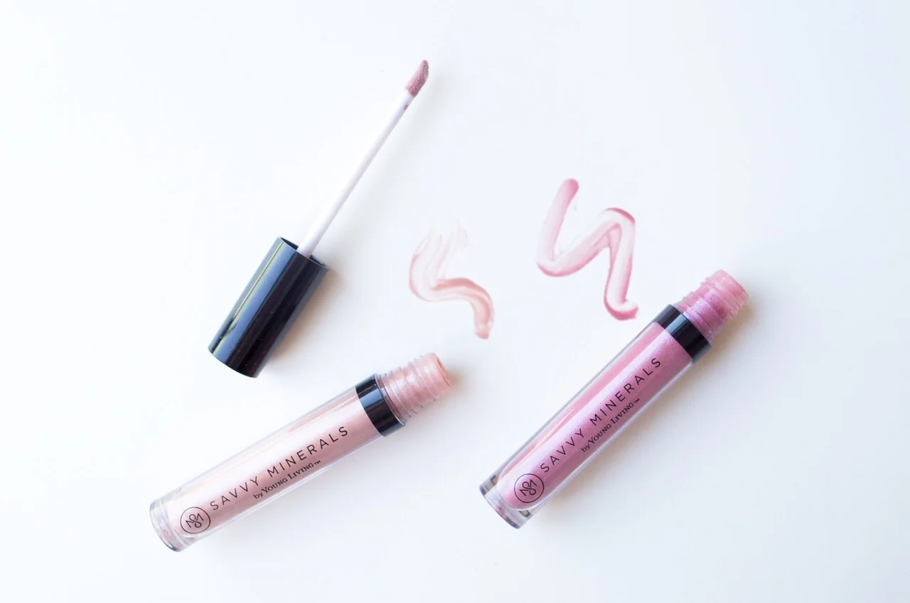Savvy-Minerals-Young-Living-Lip-Gloss-Lipstick-Makeup-Cosmetic-Demonstration-Demo-The-Oily-Home-Companion-SheKC-Lifestyle-Green-Lips-2.jpg