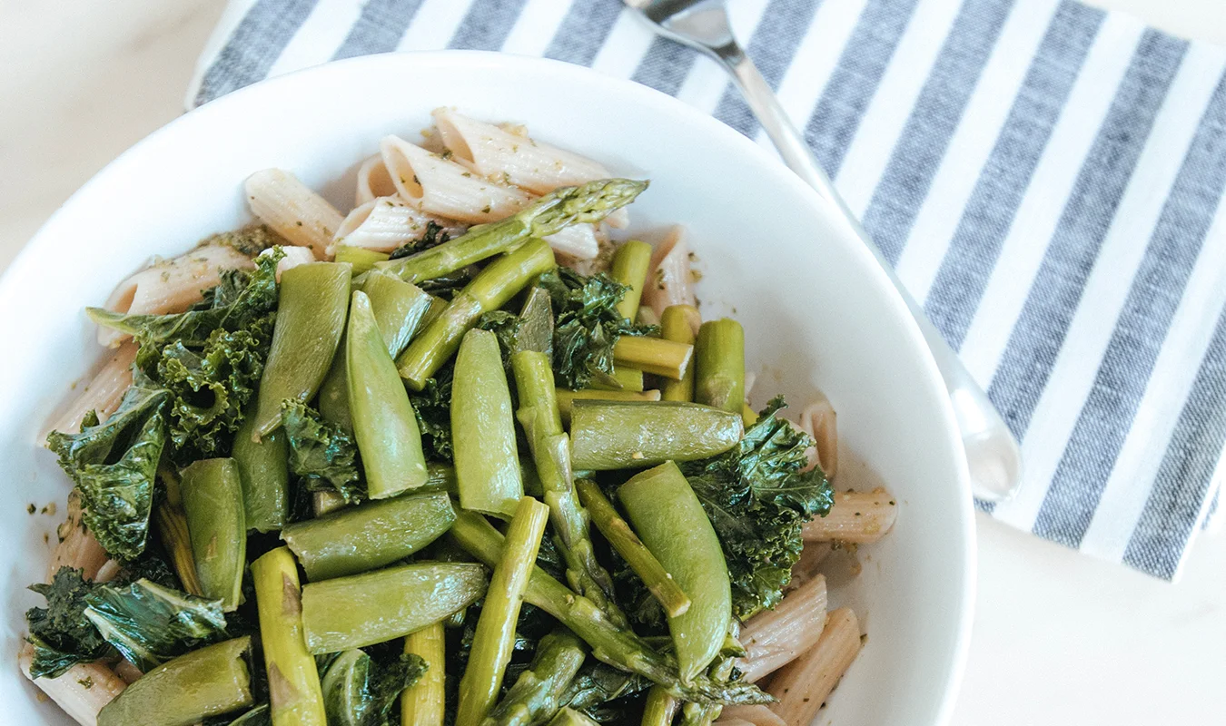 The-Oily-Home-Companion-Recipe-Pesto-penne-gluten-free-gf-pasta-spring-vegetables-asparagus-kale-garlic-basil-lemon-vitality-essential-oil-pesto-Summer-Spring-Dish-Meal.jpg