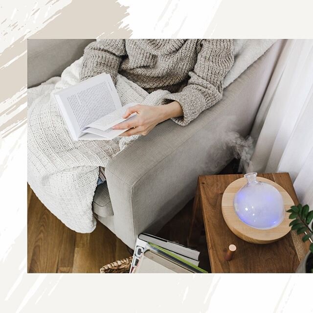 Living in a bookworms paradise.....😉😎
What&rsquo;s your fav oil blend to read by? 🤓 What book(s) are you loving? Have you always been a bookworm?! Tell me more😍...💕Here&rsquo;s my oil blend to try the next time you cuddle up with a book. 
Bookwo