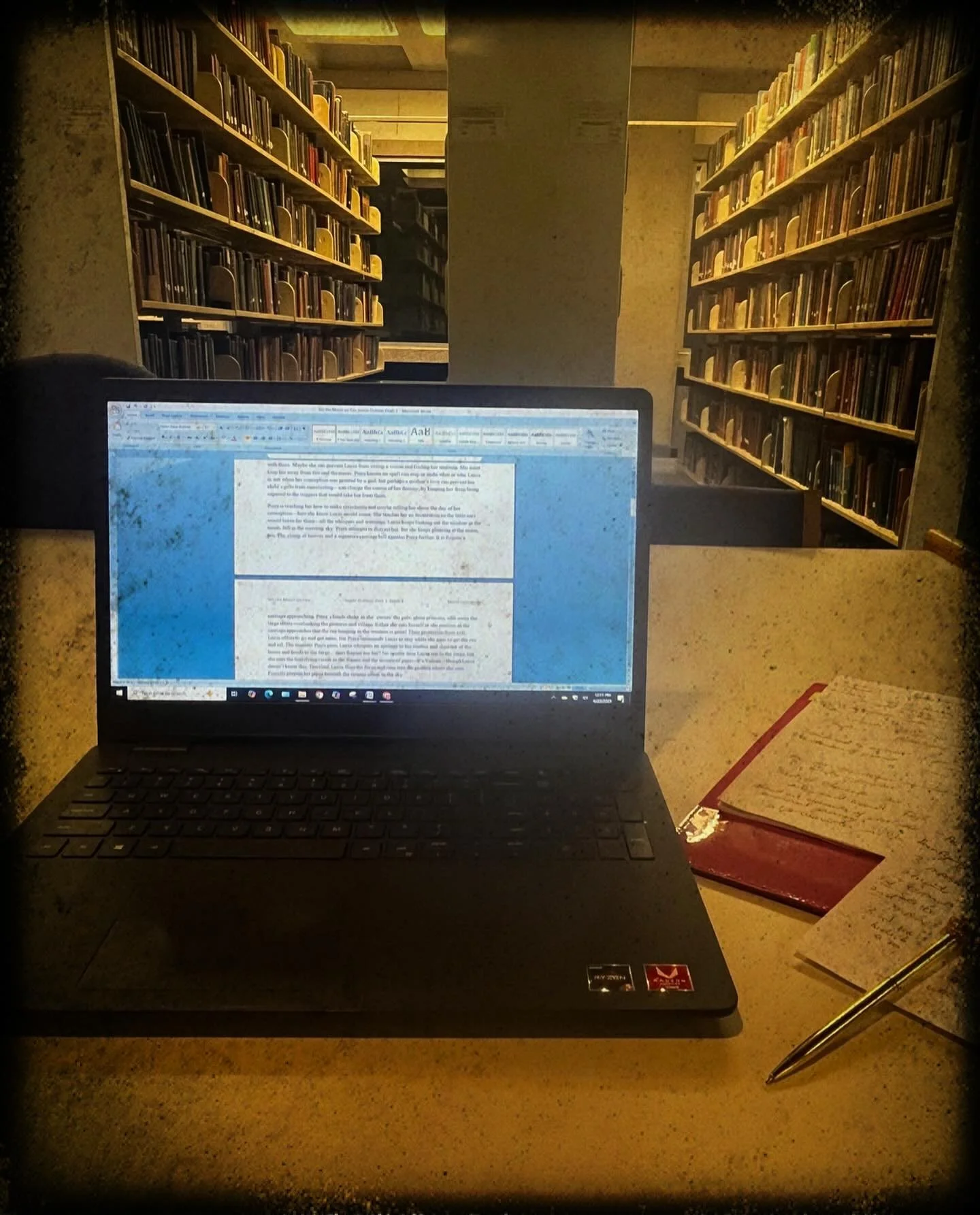 My office today. Working on a new novel! 🔥✍️❤️&zwj;🔥
.
.
.#writersofinstagram #writerslife📚 #amwritingfiction #writingcommunity #keepwriting