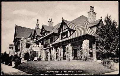 Fellow historic home enthusiasts, let&rsquo;s talk house names! Some of my favorites belong to the &ldquo;cottages&rdquo; of The Berkshires:

🌲Tanglewood
🖤Shadow Brook 
💖Bellefontaine
💕Wheatleigh 
💕Bonnie Brae

And ❤️ Naumkeag, which means &ldqu