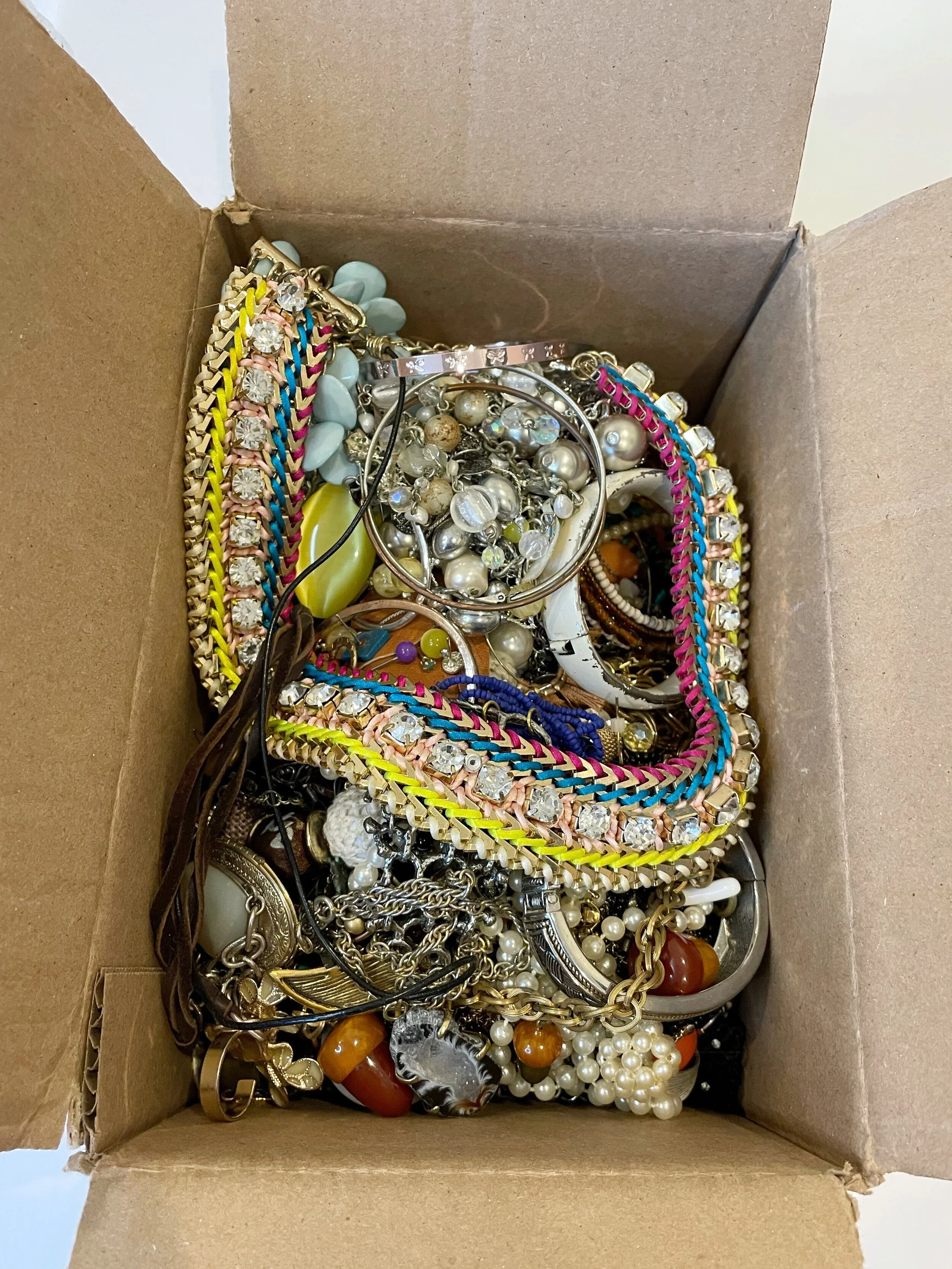 Shopgoodwill Buying Bulk Jewelry From Goodwill Mystery Jewelry Jar