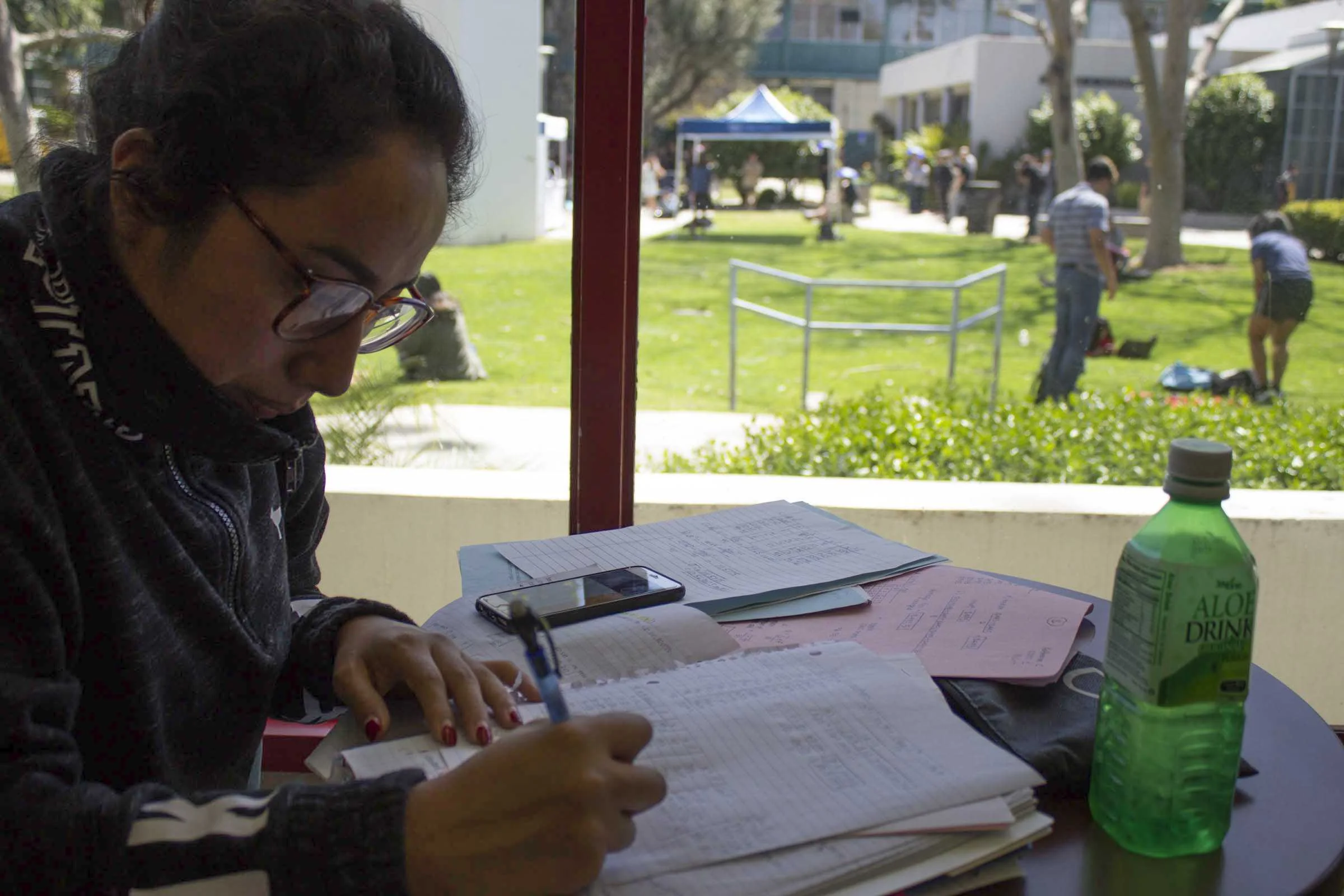 Marlene Mora, 23, communication studies, studying at the cafeteria during the Associated Students debate. Mora didn't even notice what was going on outside. Photo taken Tuesday March 28, 2017. Santa Monica College, Calif. Photo by Emeline Moquillon.