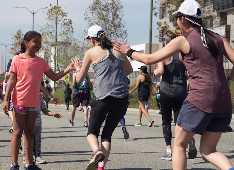  Kids showing their support to L.A. Marathon runners by giving out high-fives at 17-mile mark in Beverly Hills, CA., on March 19, 2017. Photo by Ethan Chuang 