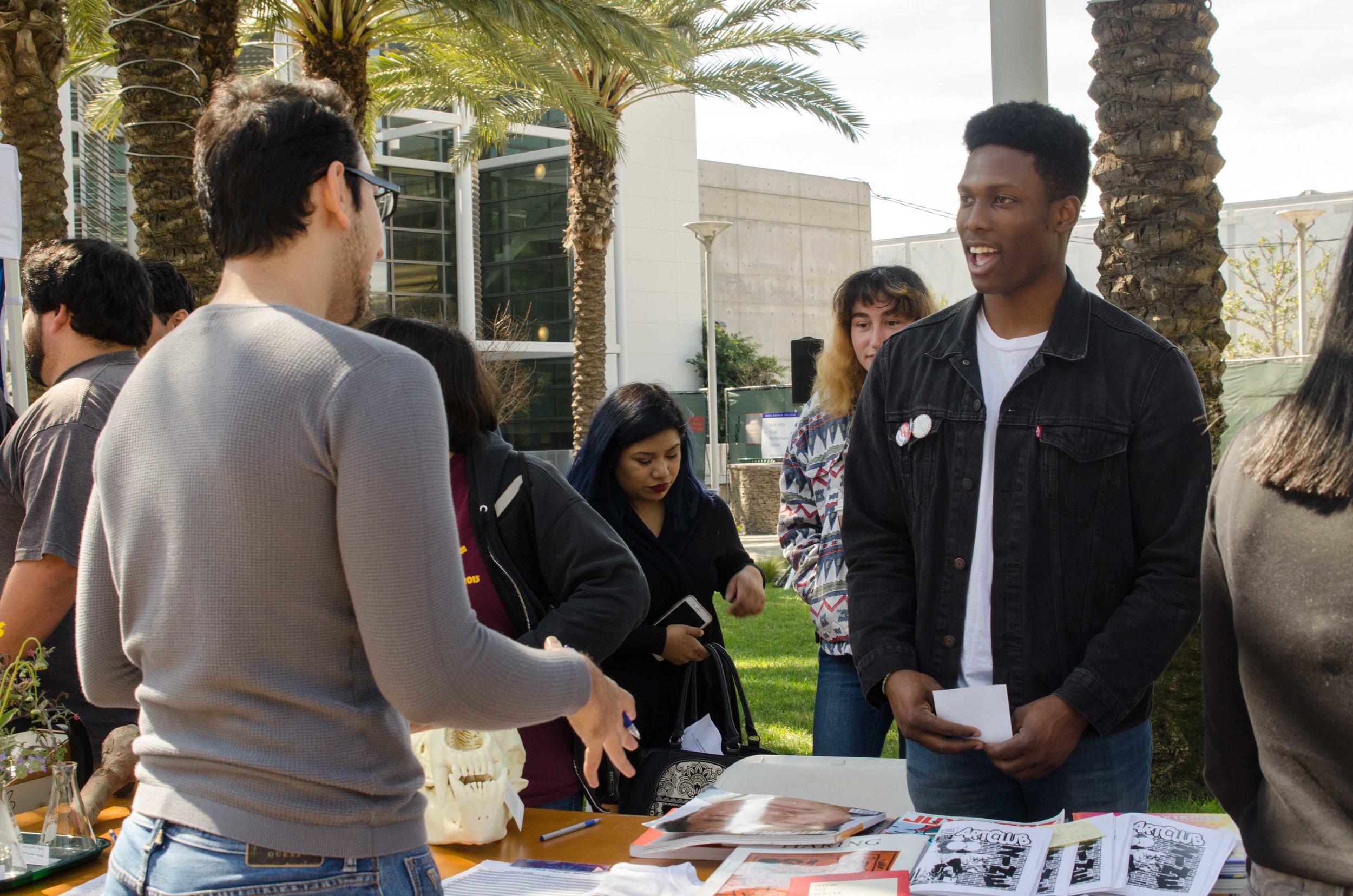  Gozie Ojini(Right) recruiting Santa Monica College Students for the Art Club at Club Awareness Day at Santa Monica College in Santa Monica, California on March 14, 2017 (Photo By: Diana Parra Garcia) 
