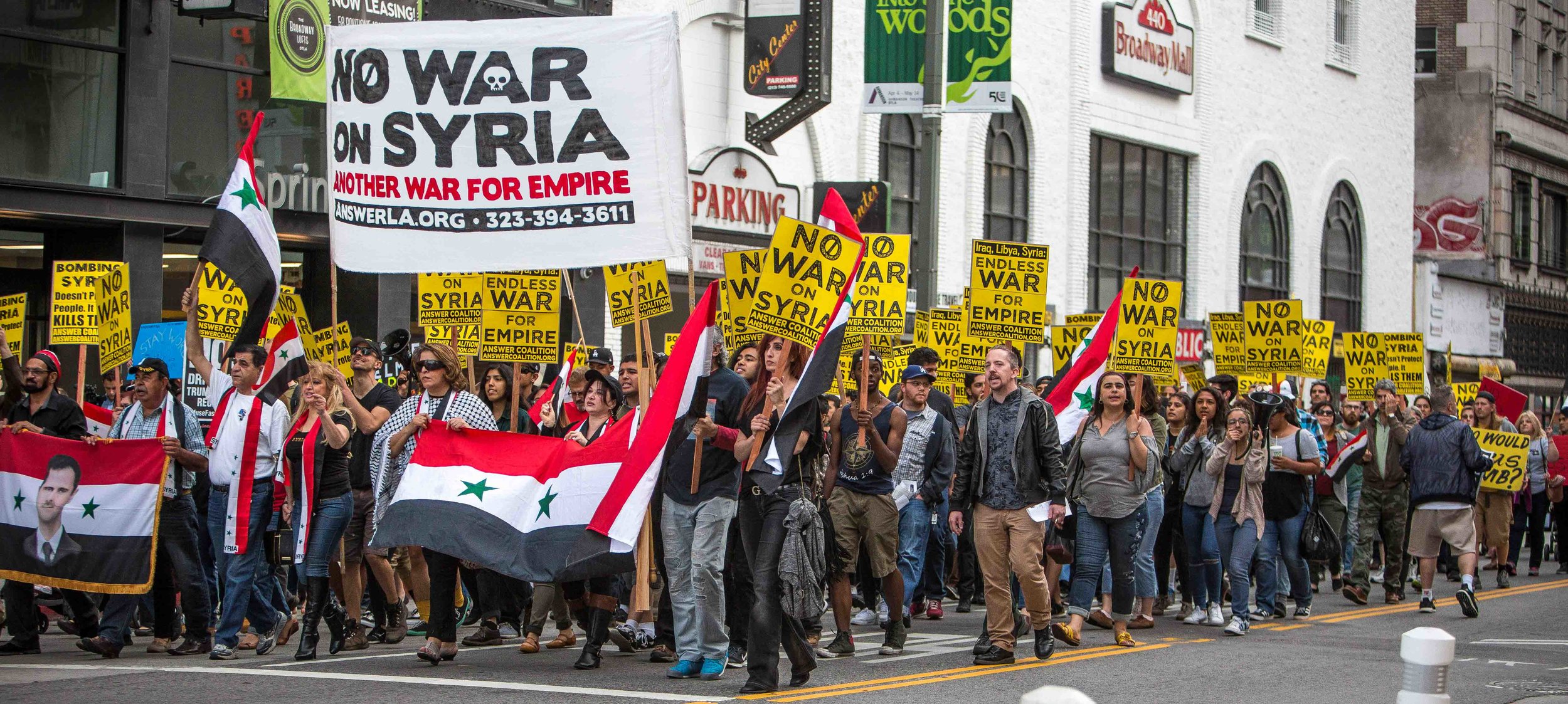  An estimated 300 protestors gathered at Pershing Square and marched to City Hall. Protestors across the US demonstrated against the airstrikes in Syria ordered by US President Donald Trump. Los Angees, California, April 8, 2017. Daniel Bowyer 