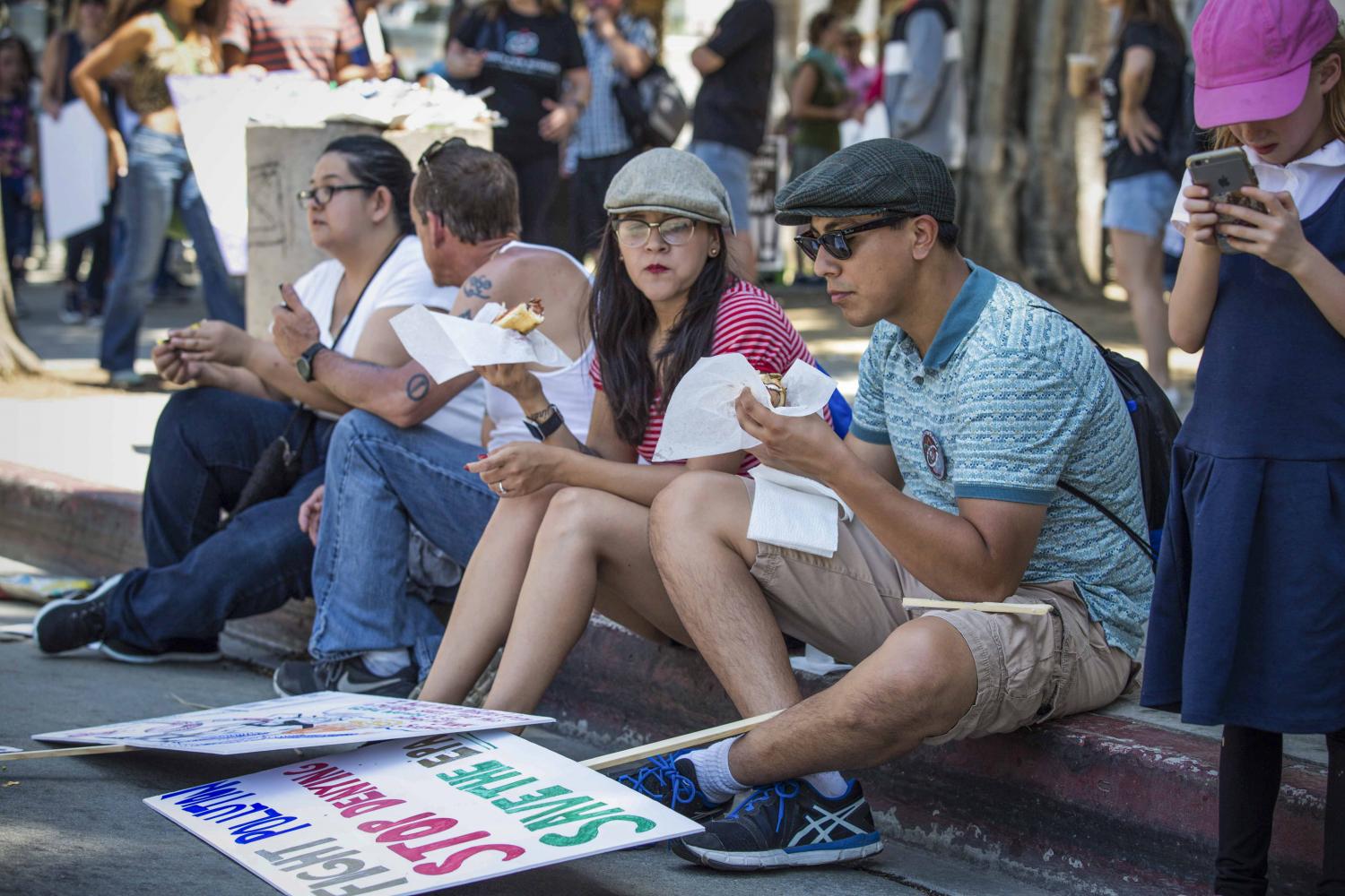  March for Science protesters take a break from the heat and eat in the shade after the majority of key speakers had wrapped up their speeches in front of Los Angles City Hall in downtown Los Angles California, on Saturday, April 22 2017. Matthew Mar
