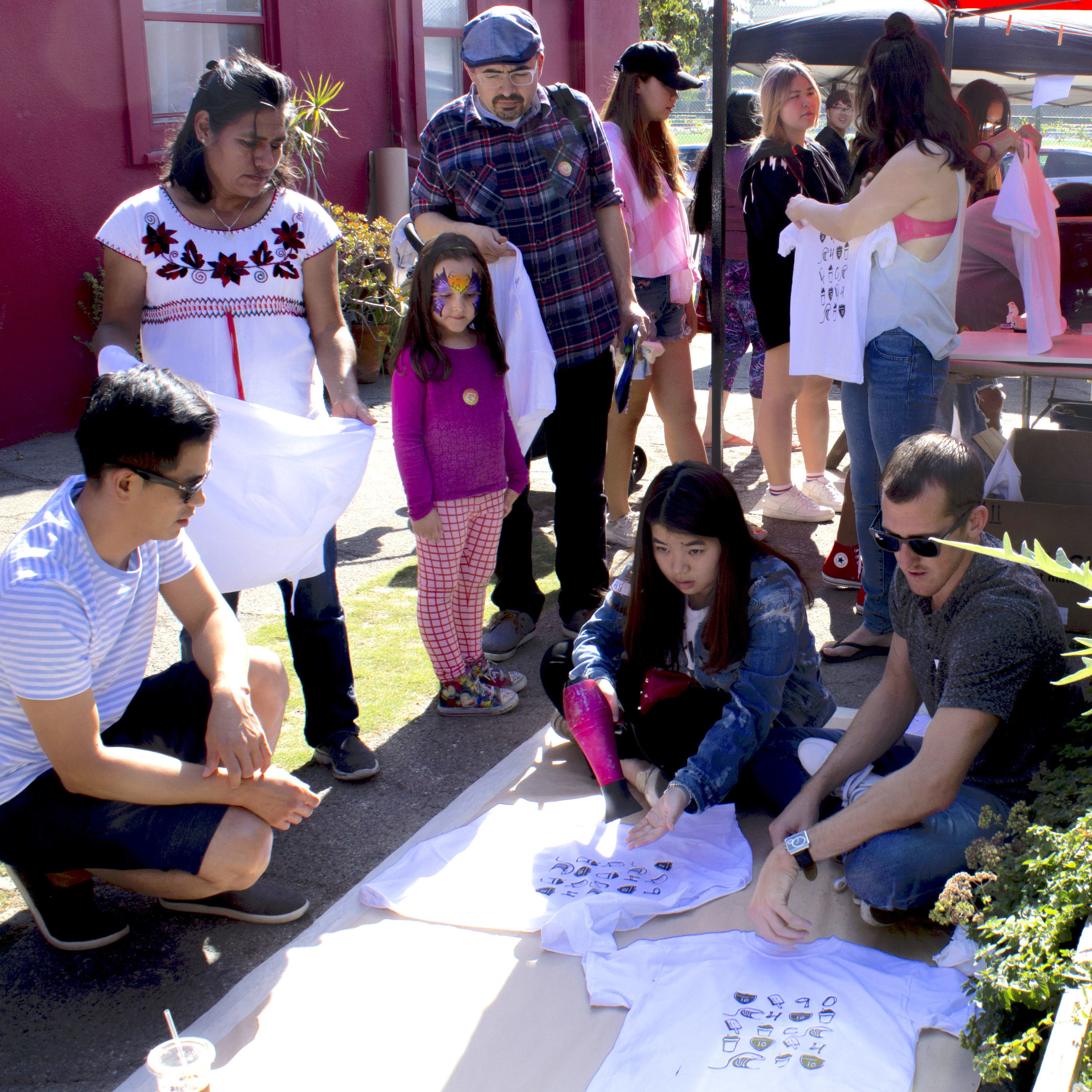  A small group of people gather around for the screen-Printing workshop at the Pico Block Party on October 14, 2017 in Santa Monica, Calif. (Photo By Emeline Moquillon) 