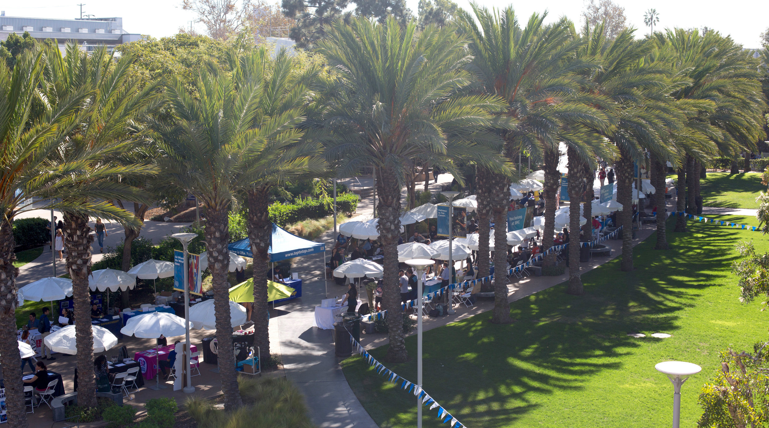  Multiple employers lined up under white umbrellas at the Job Fair on the Main Quad of the Main Campus in Santa Monica College in Santa Monica, Calif., October 24, 2017. (Photo By: Ripsime Avetisyan/Corsair Staff) 