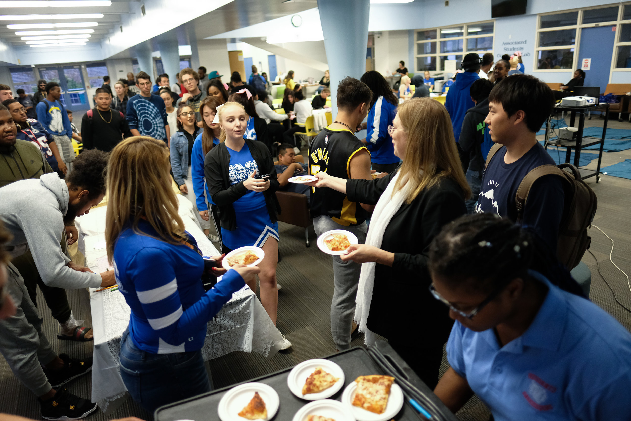  Dr.Nancy Grass, the Associate Dean of Student Life passes out pizza slices to the attendees of the first event to celebrate spirit week in the Cayton Center at Santa Monica College in Santa Monica, CALIF on October 30, 2017. (Photo by Jayrol San Jos