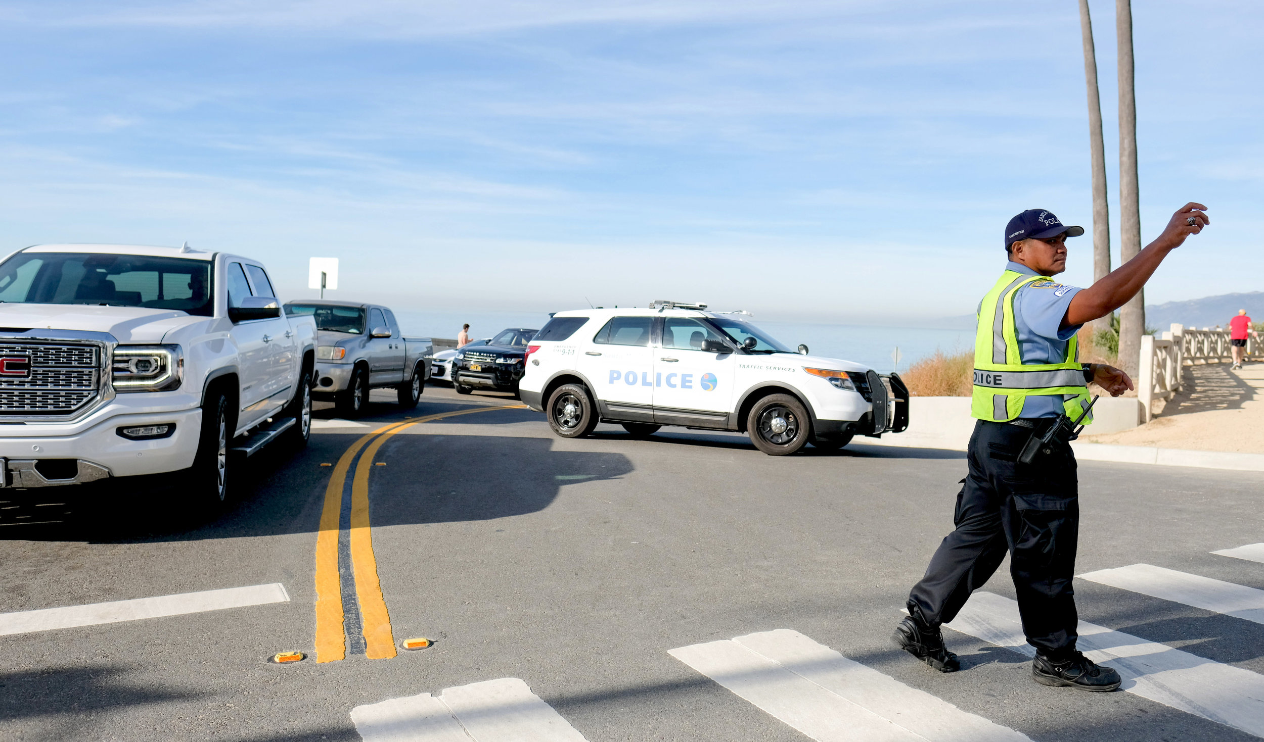  Santa Monica Police directing traffic at the intersection of Ocean Avenue and California Ave. Traffic was being diverted because of a fatal car accident on the morning of November 21, 2017 in Santa Monica, CA. (Photo by Jayrol San Jose) 