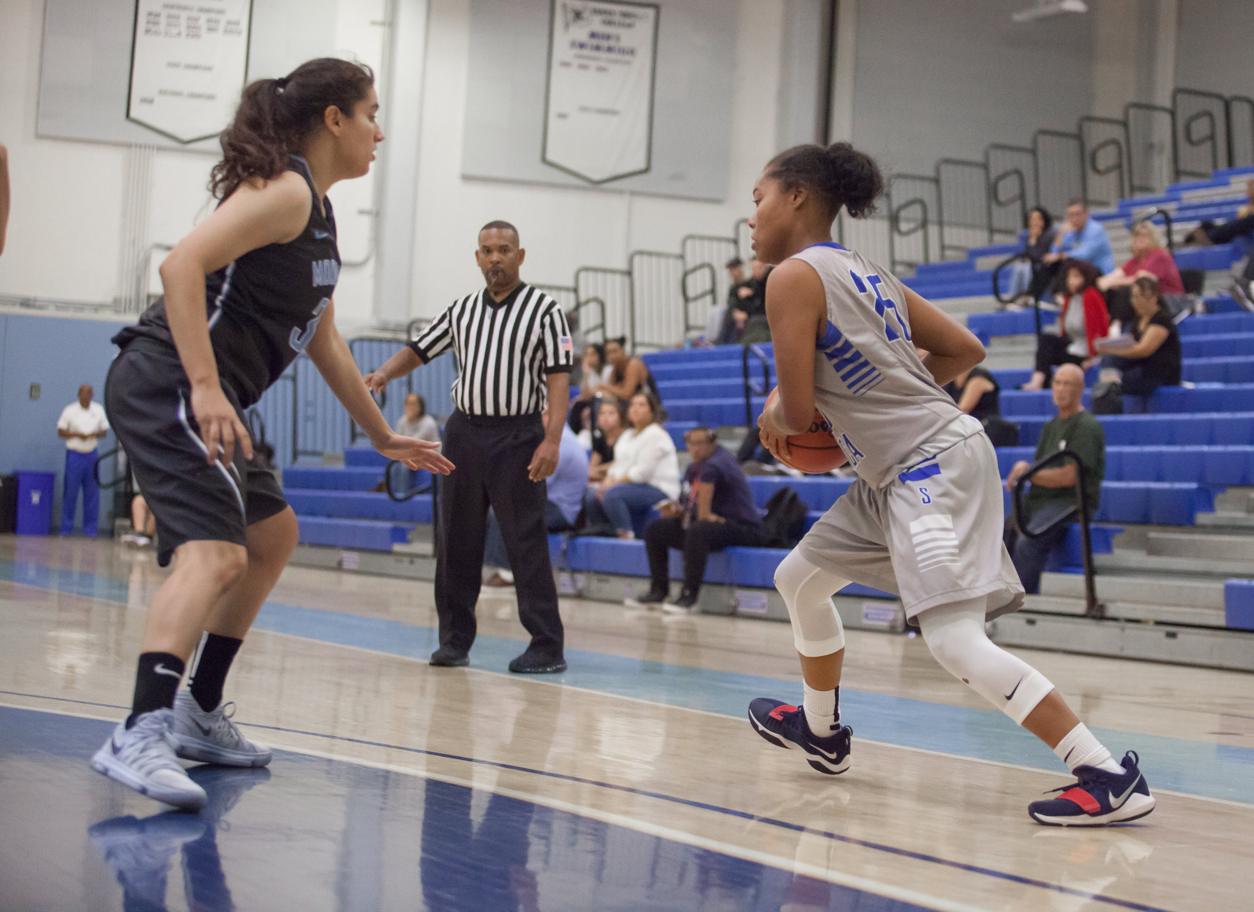  Mija Williams (25) of the Santa Monica College looks for an opening to create a shot while being defended by guard Hannah Sharifi (3) of the Moonpark College. The Santa Monica College Corsairs loss the home game 52-69 against the Moonpark College. T