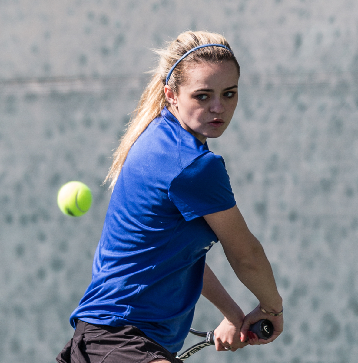  Santa Monica College Corsair sophomore Abby Mullins (#1, singles) prepares to hit a powerful backhand shot at her Ventura College opponent during her 2 – 0 (6-3, 6-2) set victory, which was part of the Corsairs 3 – 6 loss against the Ventura College
