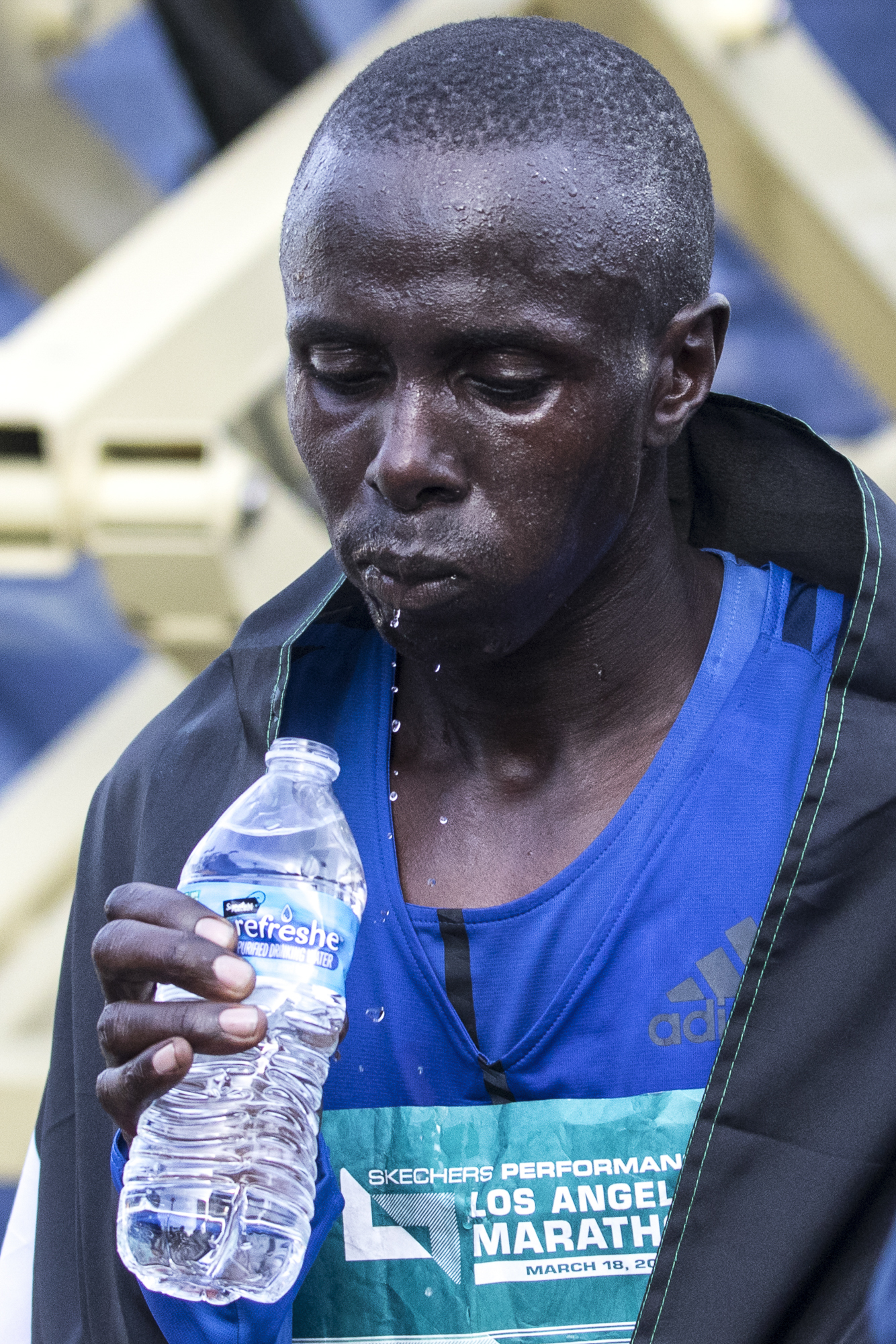  Elisha Barno gets a drink of water after finishing third in the 2018 Los Angeles Marathon on March 18, 2018 in Santa Monica, California. (Zane Meyer-Thornton/Corsair Photo) 