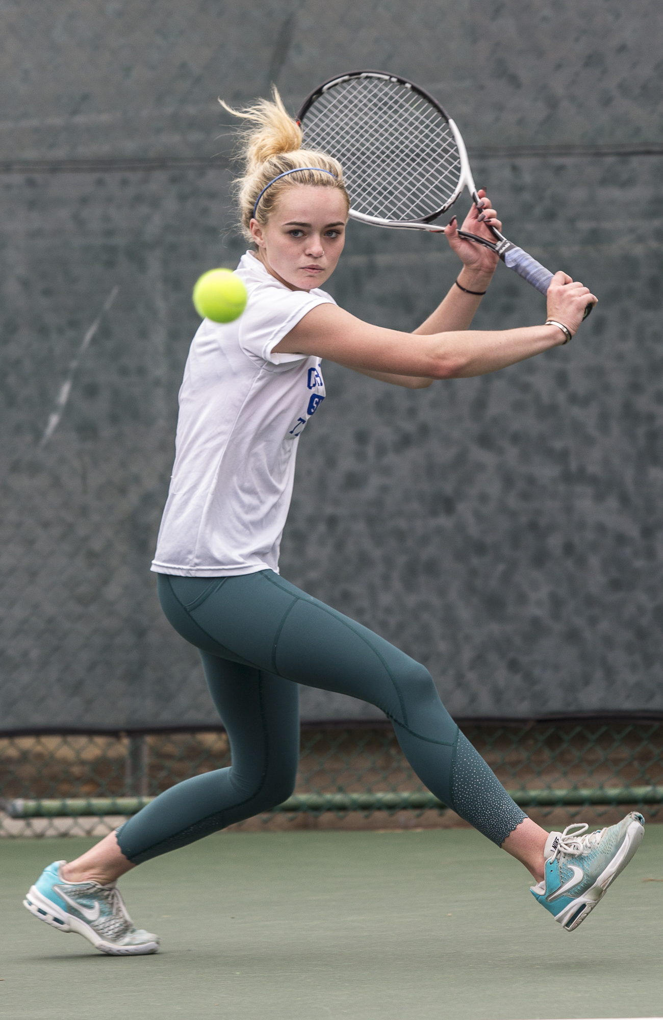  Santa Monica College Corsair sophomore Abby Mullins (#1, singles) defensively hits a powerful, backhand slice against her Glendale City College Vaquero opponent Mia Webb at the Ocean View Park Tennis Courts in Santa Monica, California on Tuesday, Ma