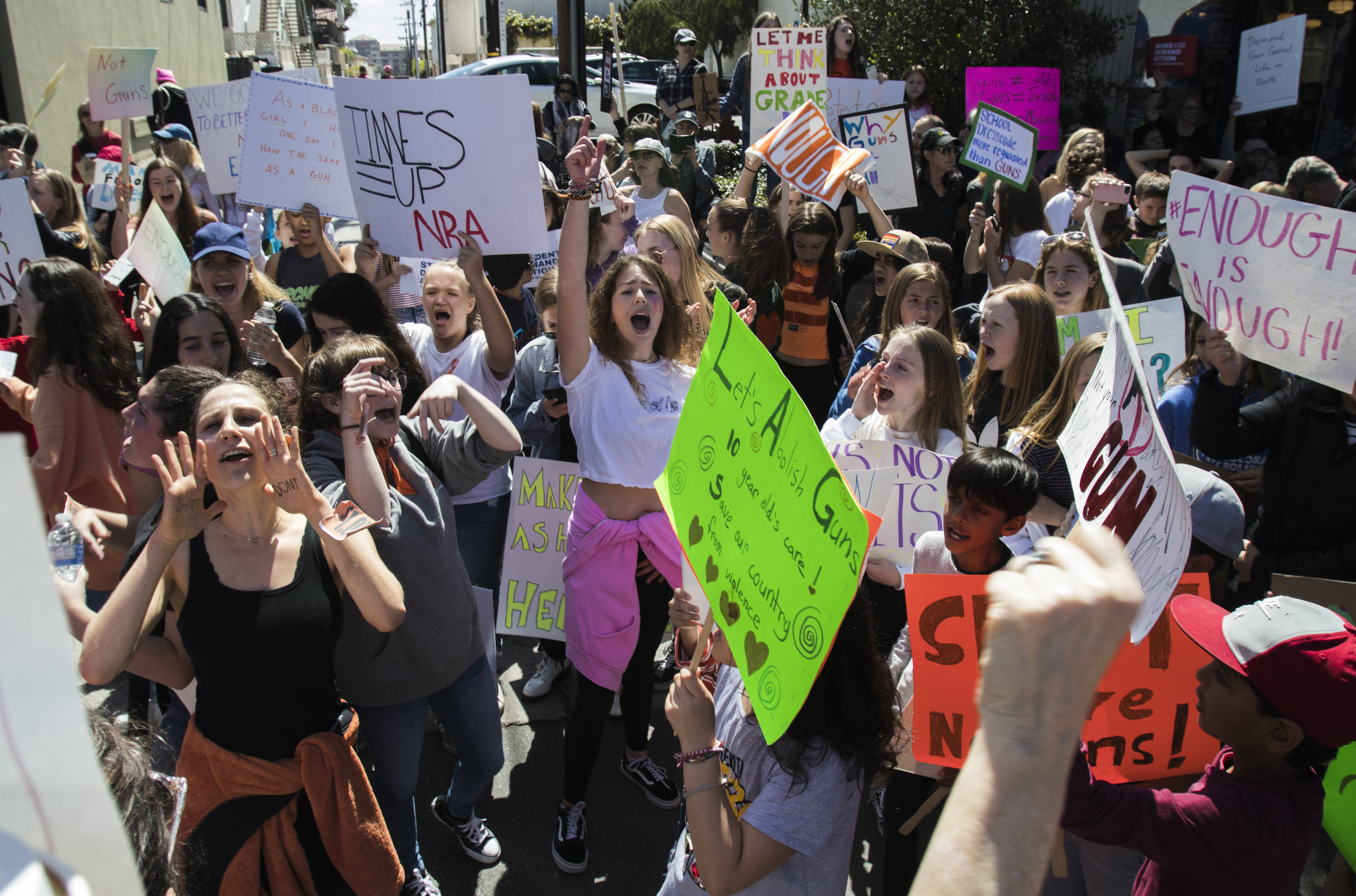  Middle School students chanting and raising their signs during the March For Our Lives. Both parents and kids attend the event to protest for gun control. In Santa Monica, California, on Saturday, March 24, 2018. (Brian Quiroz/Corsair Staff) 