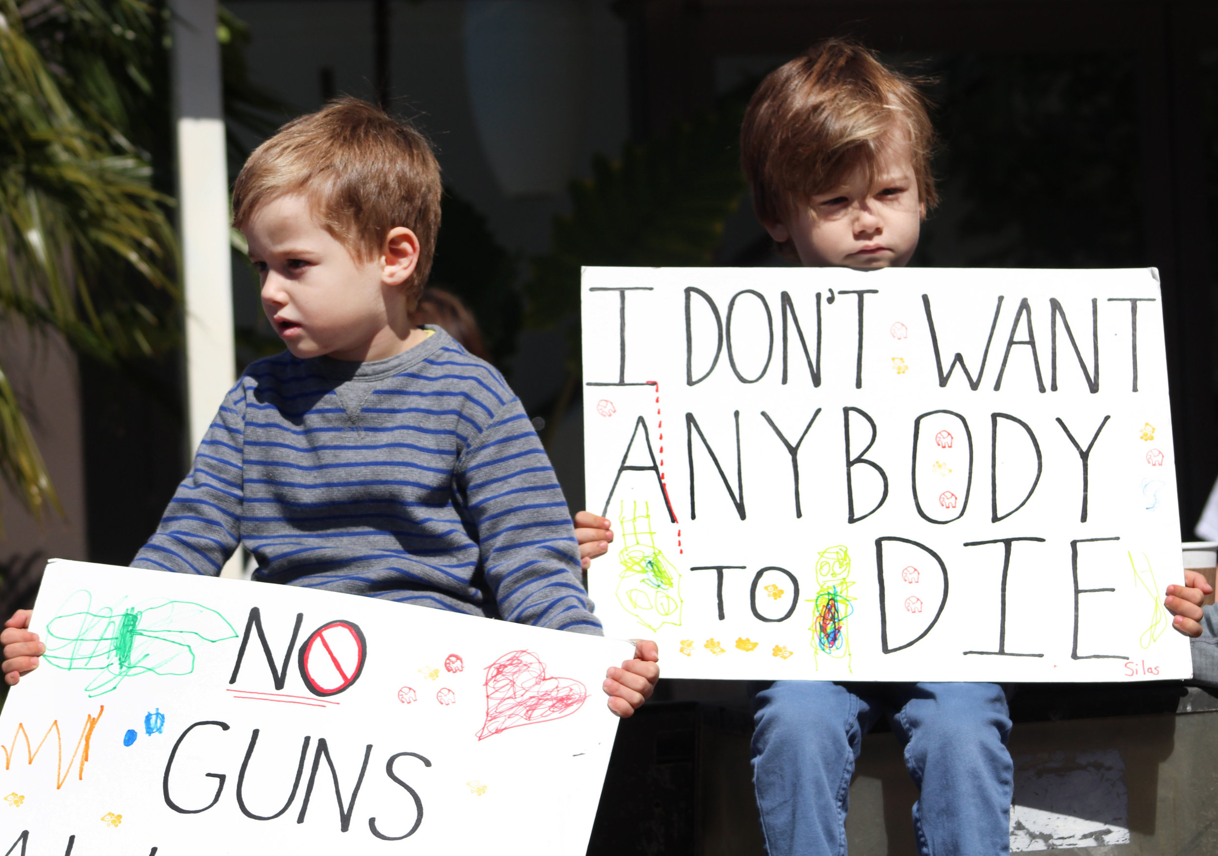  The brothers Wyatt (left) and Silas (right) Doskow sit and watch the crowd of protestors make their way back up Montana Avenue during the March for Our Lives protest. Saturday,&nbsp;March 24, 2018, in Santa Monica, California. (Pyper Witt/Corsair Ph