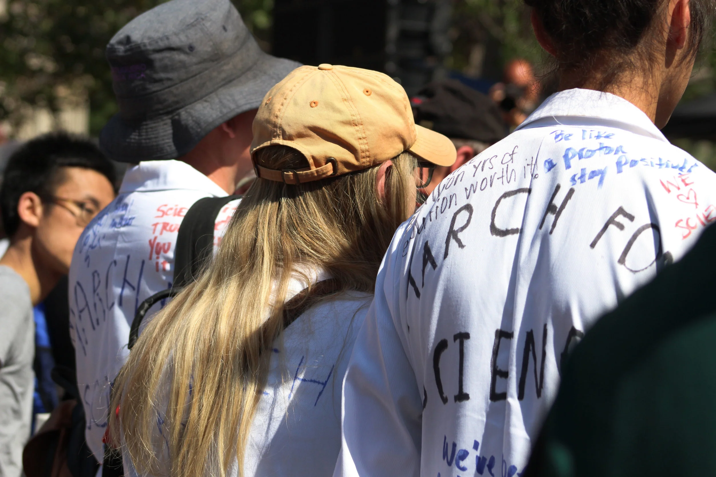 A crowd of teachers, scientists, and environmental advocates listen to the talks of several renouned researchers and activtists during the LA March for Science in Pershing Square in Los Angeles, California, on Saturday, April 14th, 2018. (Pyper Witt/ the Corsair)