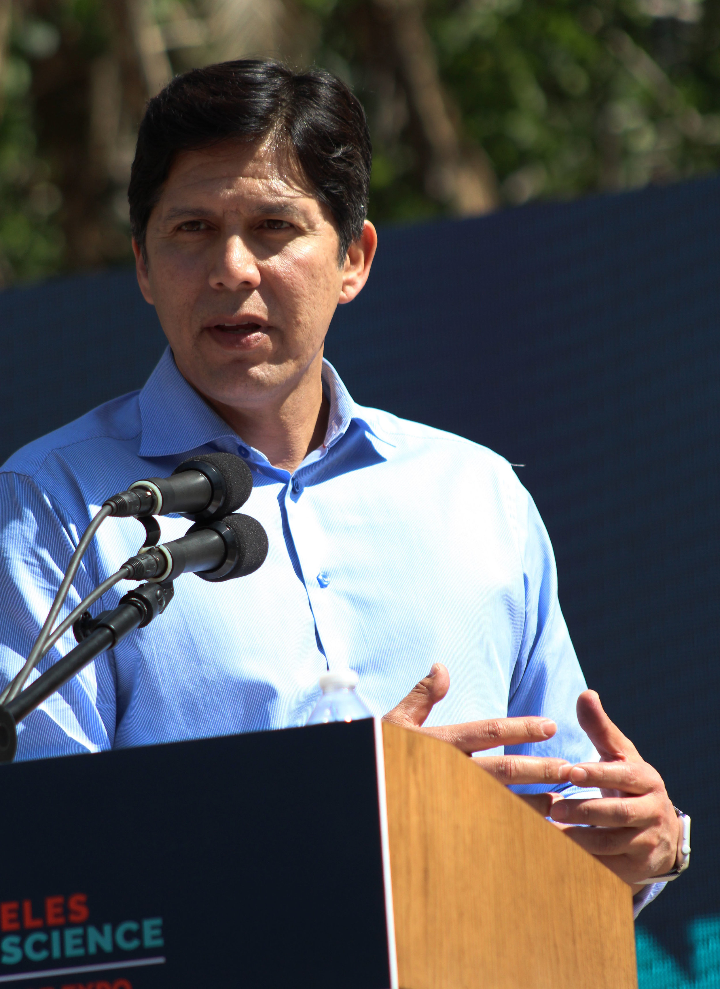  Califonia State Senator, Kevin de Leon, speaks of policy change at the LA March for Science in Pershing Square, Los Angeles, California, on Saturday, April 14, 2018. (Pyper Witt/ the Corsair) 