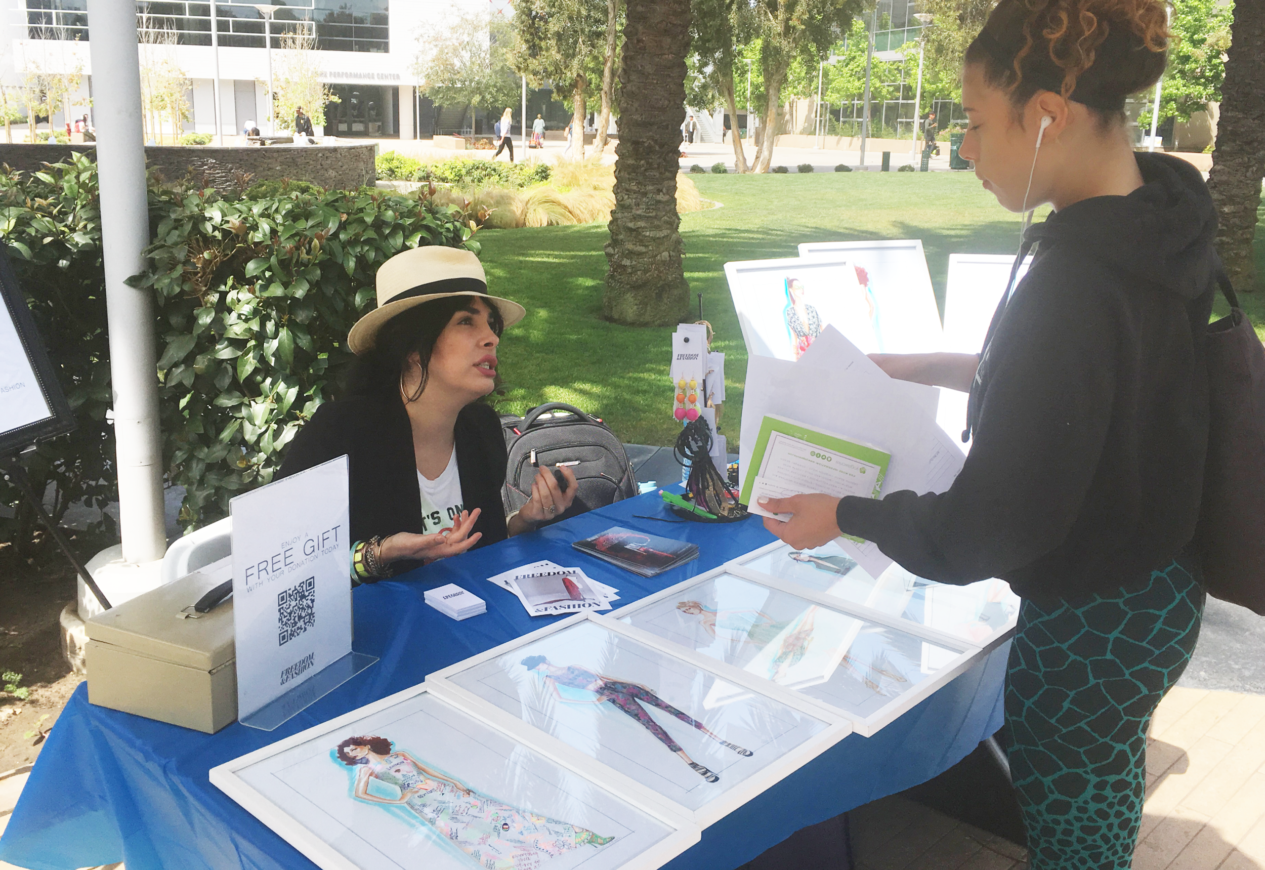  Laverne Delgado-Small explains Freedom Fashion’s job opportunities to SMC business student ChaCha at the Spring 2018 job fair. (Julie Dole/Corsair Photo) 