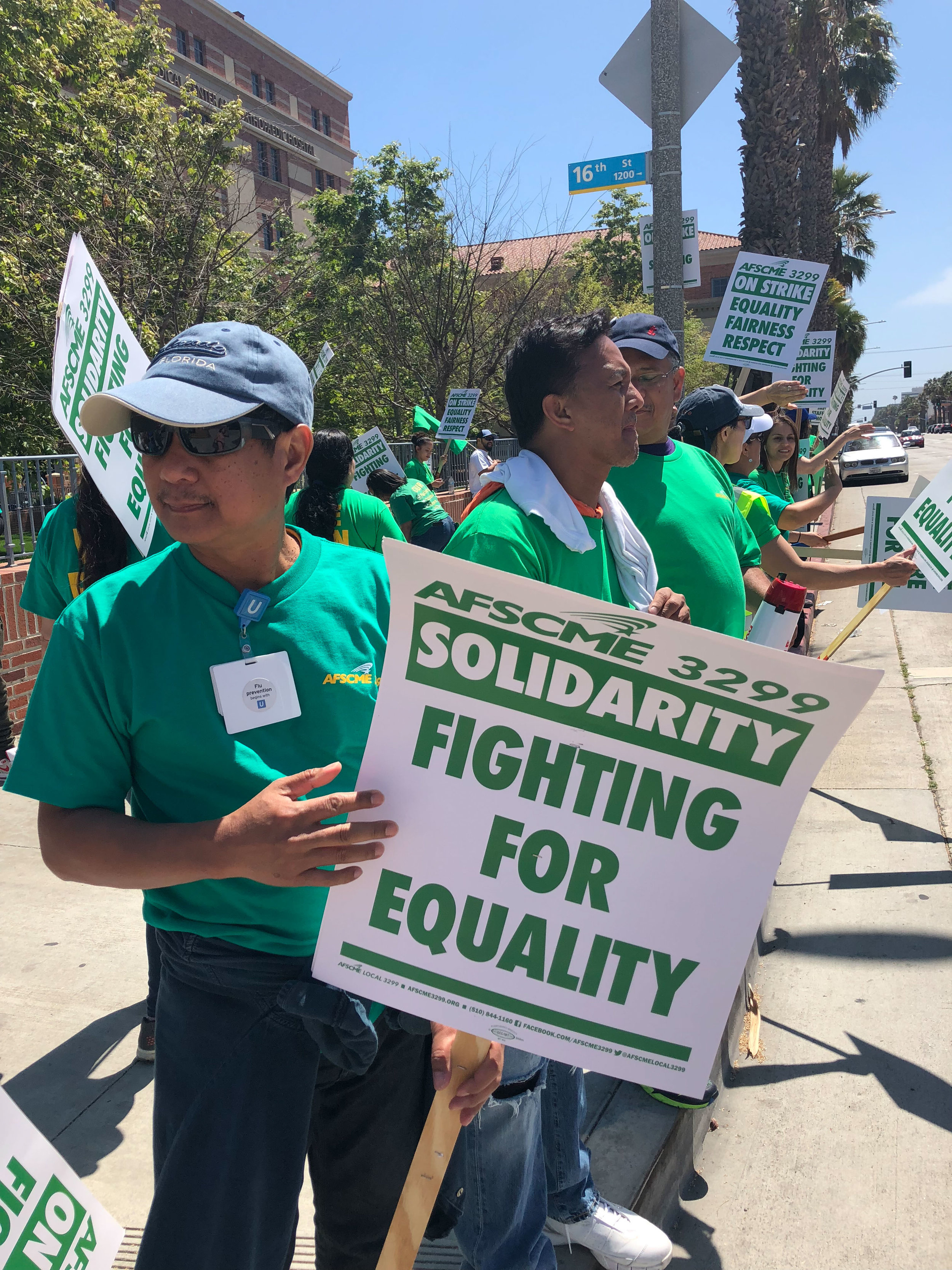  A group of UC workers stand on Wilshire Blvd out on their first of their three day strike to demand a new contract from the UC system in Santa Monica, California on Monday, May 7th, 2018. (Ryanne Mena/ Corsair Photo) 