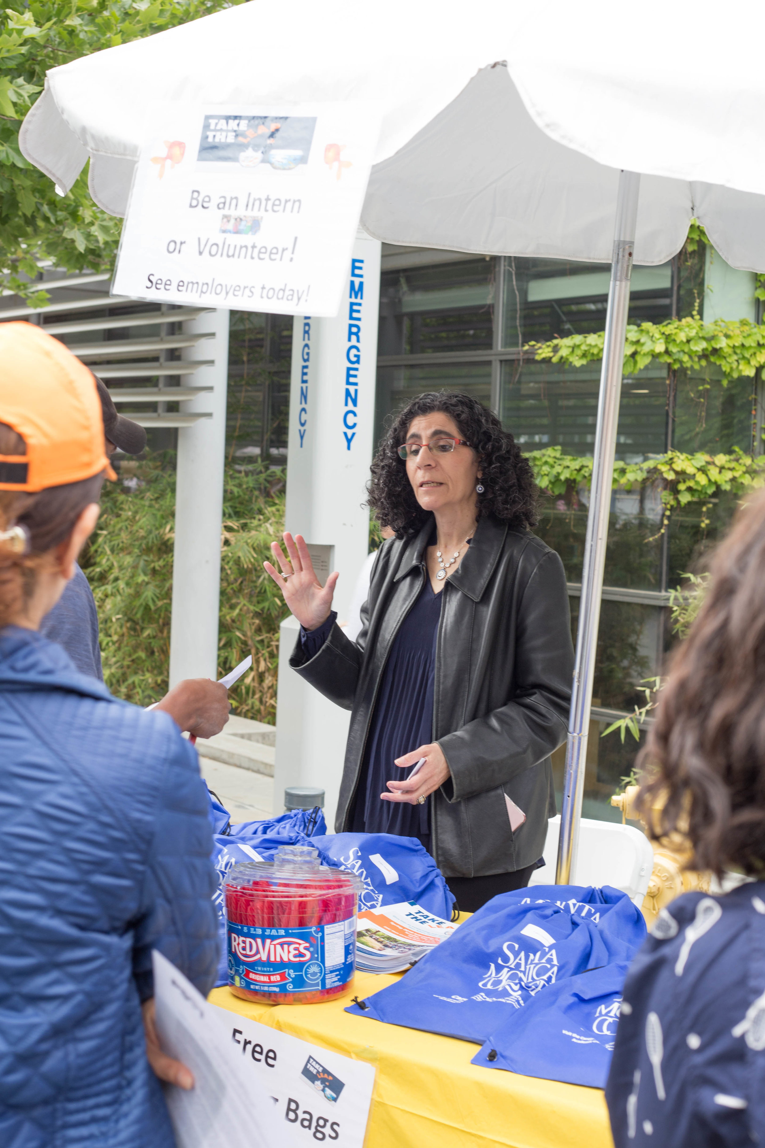 Santa Monica College (SMC) Internship Fair. SMC Internship program Vicki Rothman. SMC main campus. SMC main campus. Santa Monica, California. Tuesday May 22 2018. (Fernanda Rivera/Corsair Photo)
