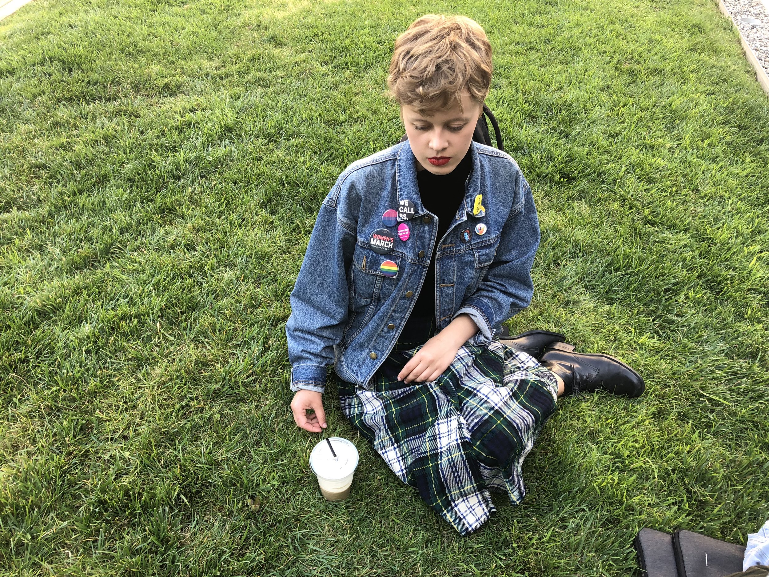  Oona Wuolijoki sits on the grass outside of Tilt Coffee Bar on Friday, June 1, in downtown Los Angeles, Calif. (Ryanne Mena/Corsair Photo) 