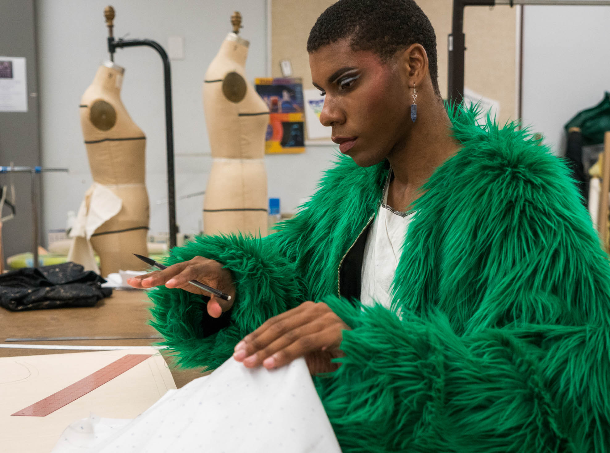  Jay Caanodii making his outfit pattern for the fashion show. Photo by Rea Sohn/Corsair Contributor 