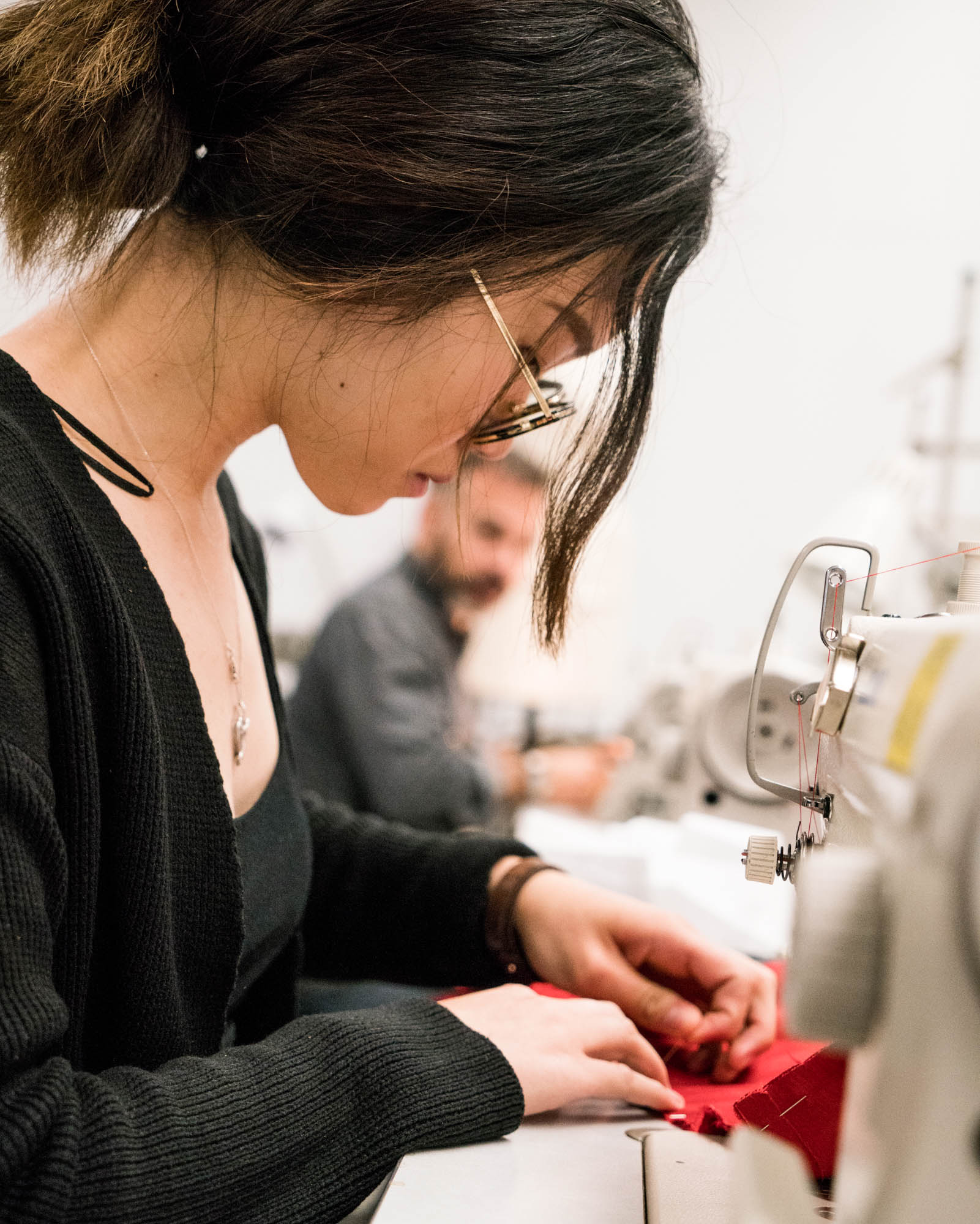  Pei Han Lee sewing her dress. Photo by Rea Sohn/Corsair Contributor 