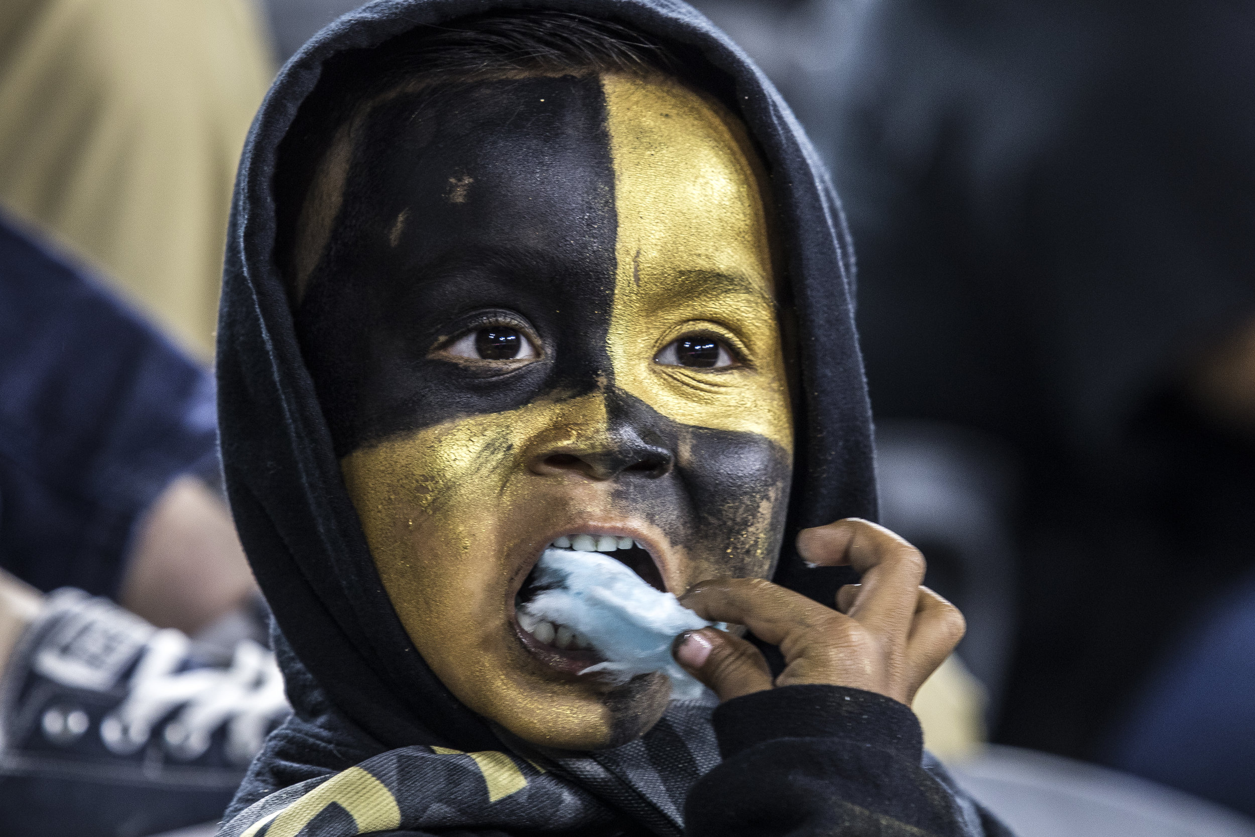  A young Los Angeles Football Club fan enjoys cotton candy during the teams match against the Minnesota United Football Club on May 9, 2018 at Banc Of California Stadium. (Zane Meyer-Thornton/Corsair Photo) 