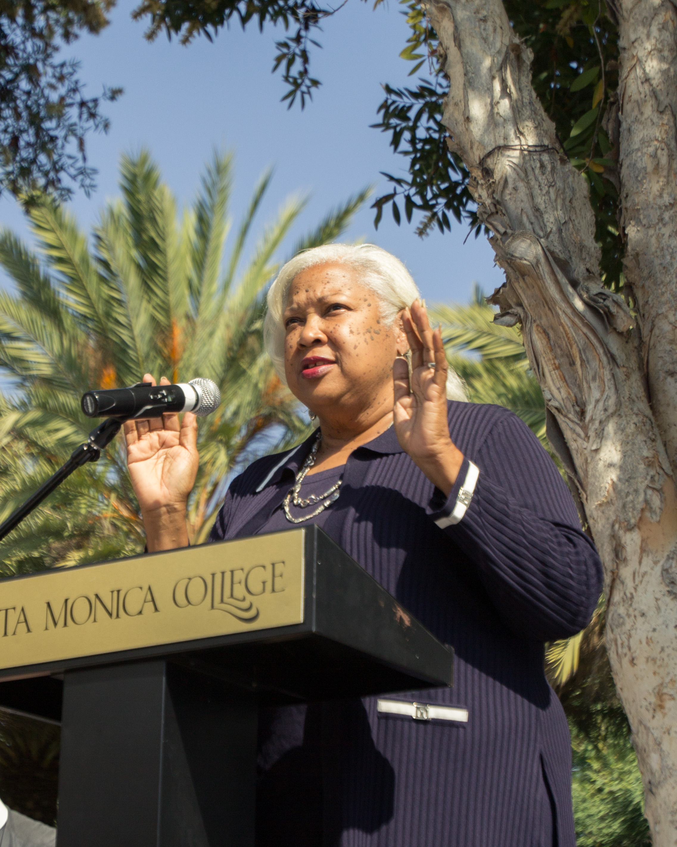 Santa Monica College President, Kathryn Jeffery addressing Pittsburgh Synagogue Shooting victims on the Santa Monica Quad area in Santa Monica, California on Tuesday October 30th 2018. (Jacob Victorica/ Corsair Photo)
