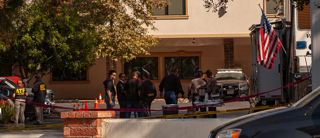 Forensic officers examine mass shooting scene,  Thousand Oaks, C