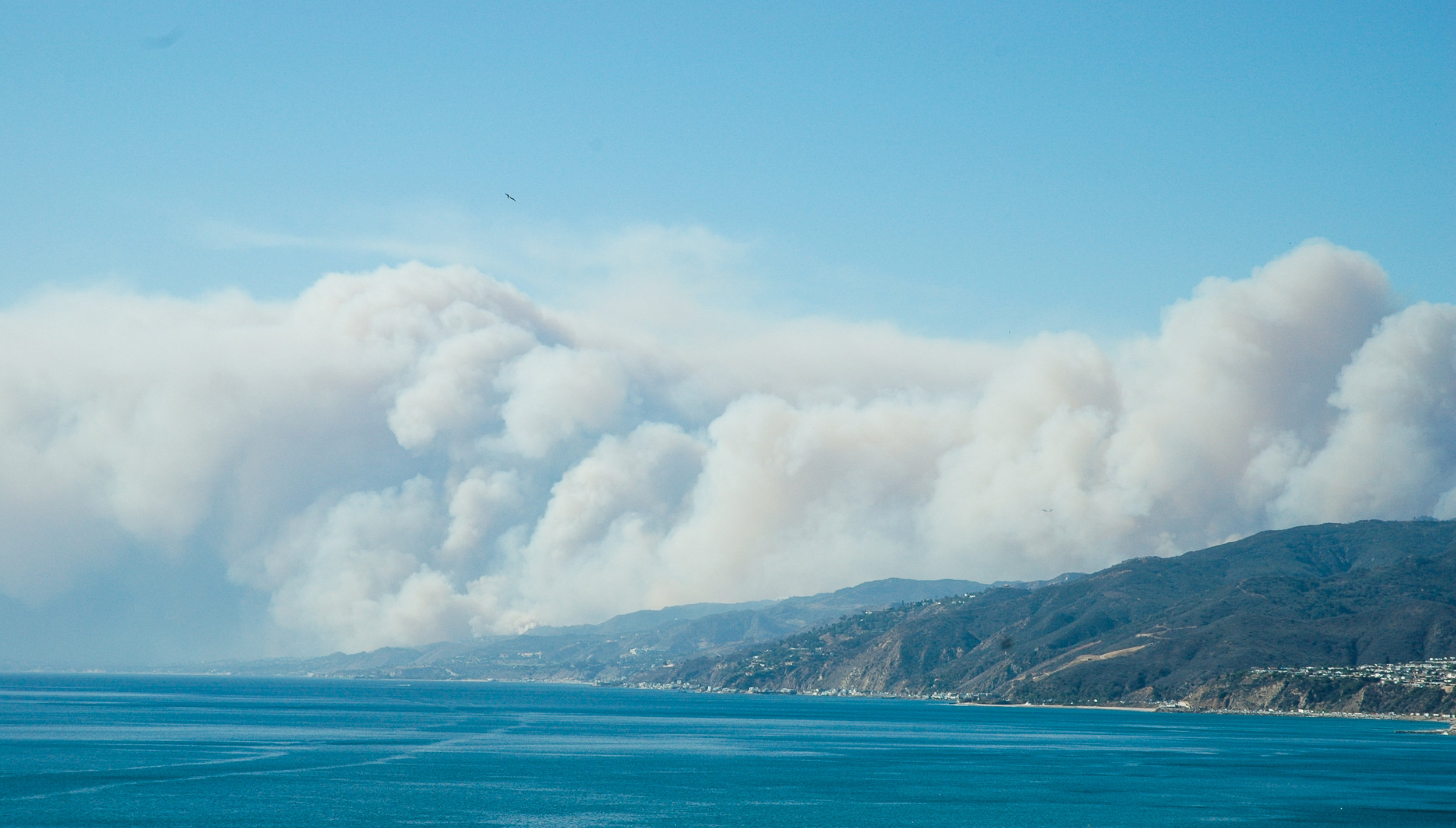  Smoke Billows from Topanga Mountains during the Woosley Fire , shot from Santa Monica, California on November 9, 2018 ( Dakota Castets-Didier/ Corsair Staff) 
