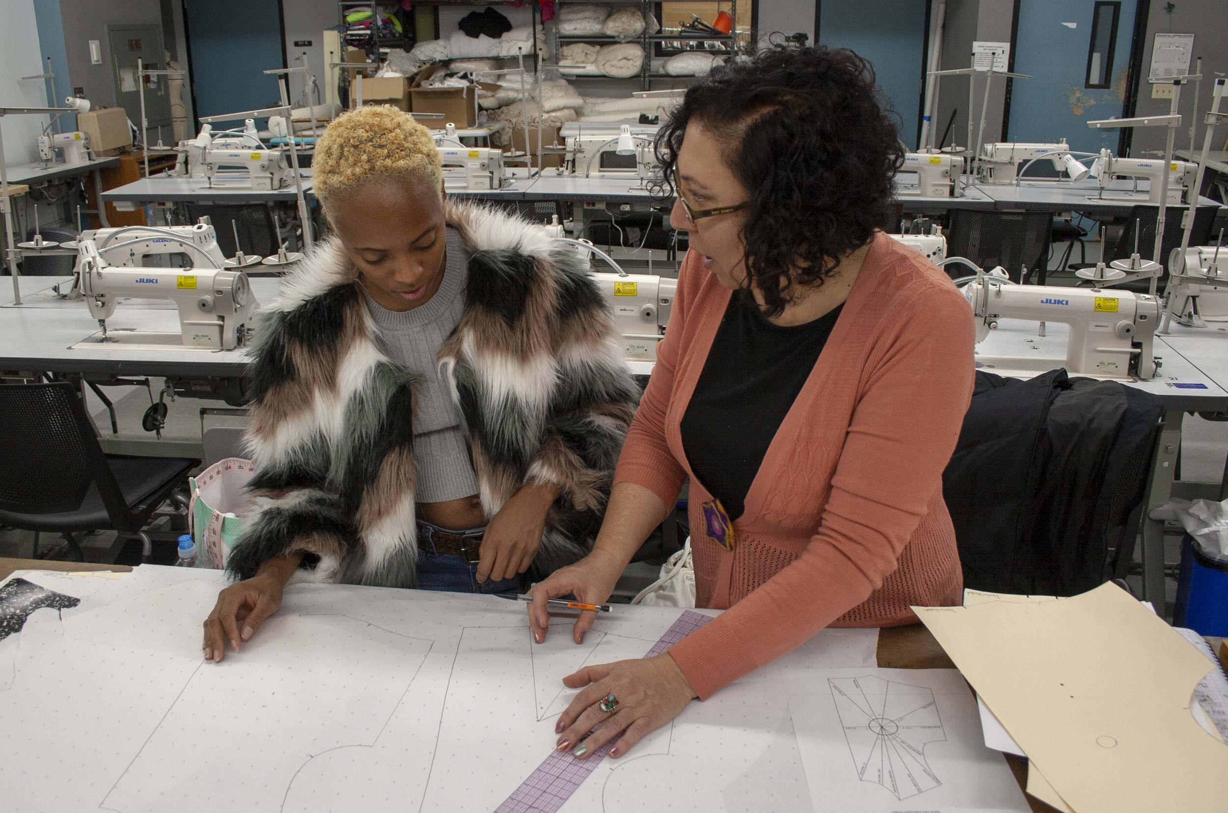  On Feburary 22, 2019 within the Fashion Department in Santa Monica College (SMC) where Porscha Woodard learns, and works on the basics of tracing. Professor Sofi Khachmanyan teaches the class Fashion 6A, where she helps the students on a very close 