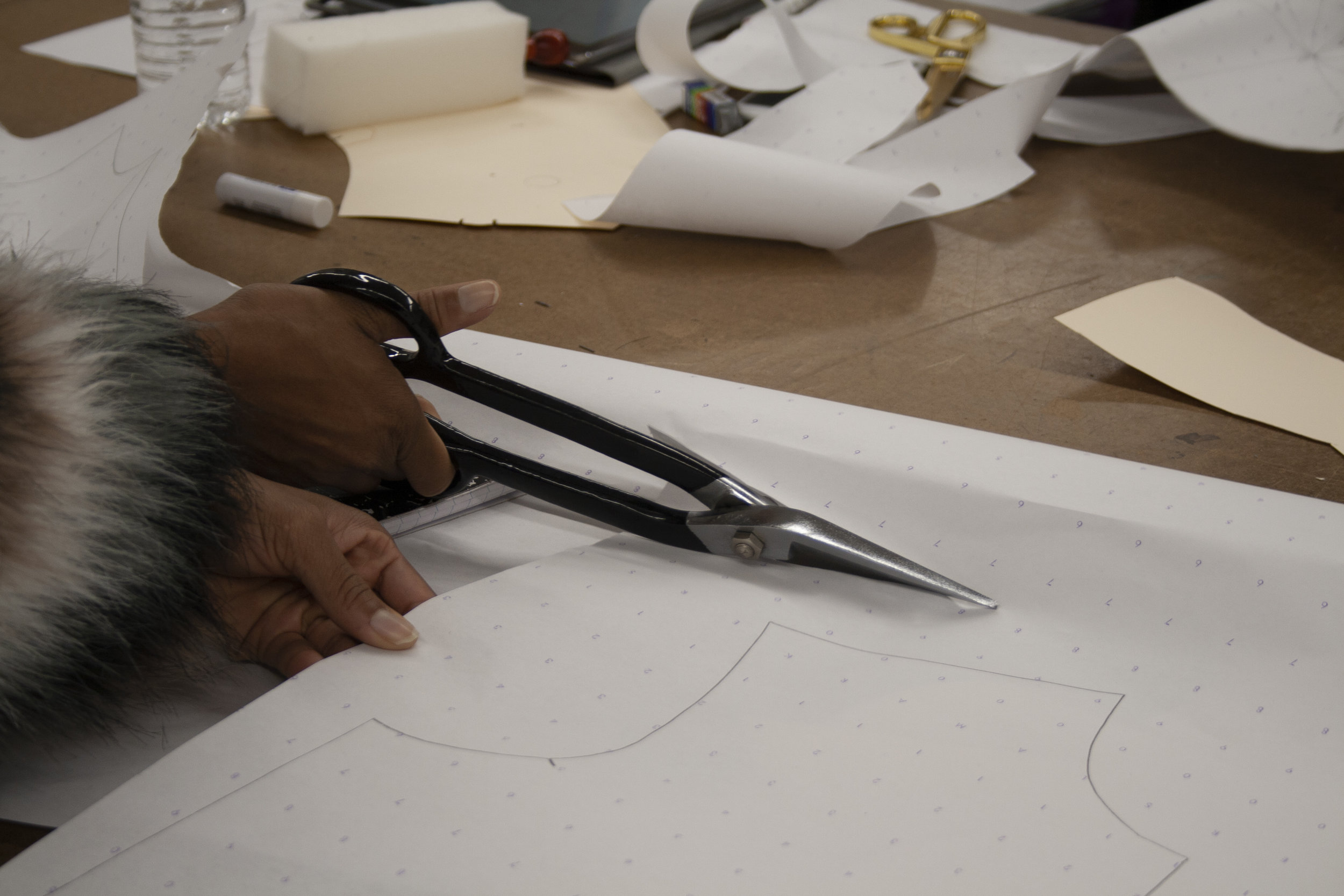  On Feburary 22, 2019 within the Fashion Department in Santa Monica College (SMC) where Porscha Woodard learns, and works on the basics of tracing. Professor Sofi Khachmanyan teaches the class Fashion 6A, where she helps the students on a very close 