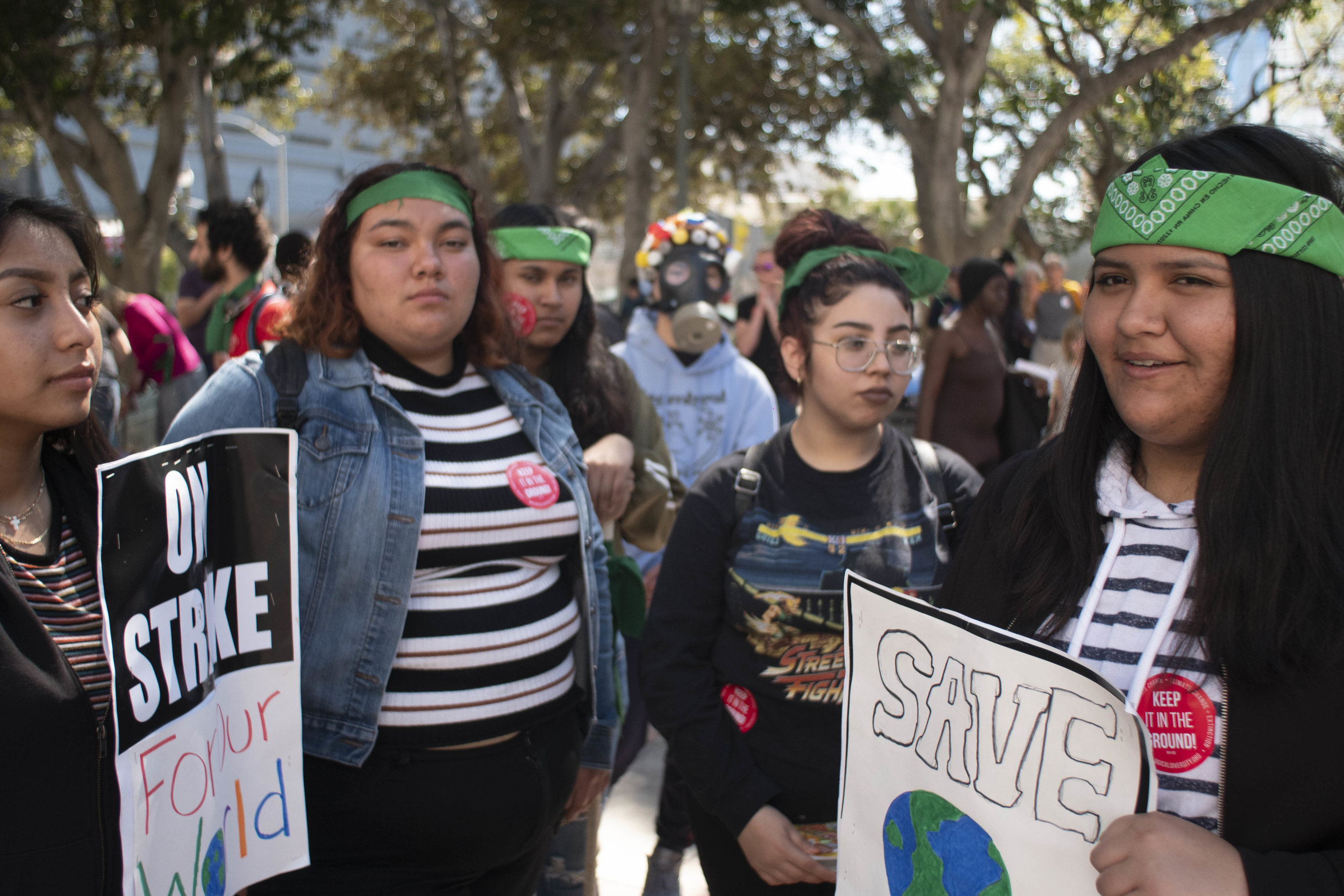  A group of young activist hold signs for the camera during the International Youth Climate Strike, March 15, 2019. (Victor Noerdlinger/Corsair Staff) 