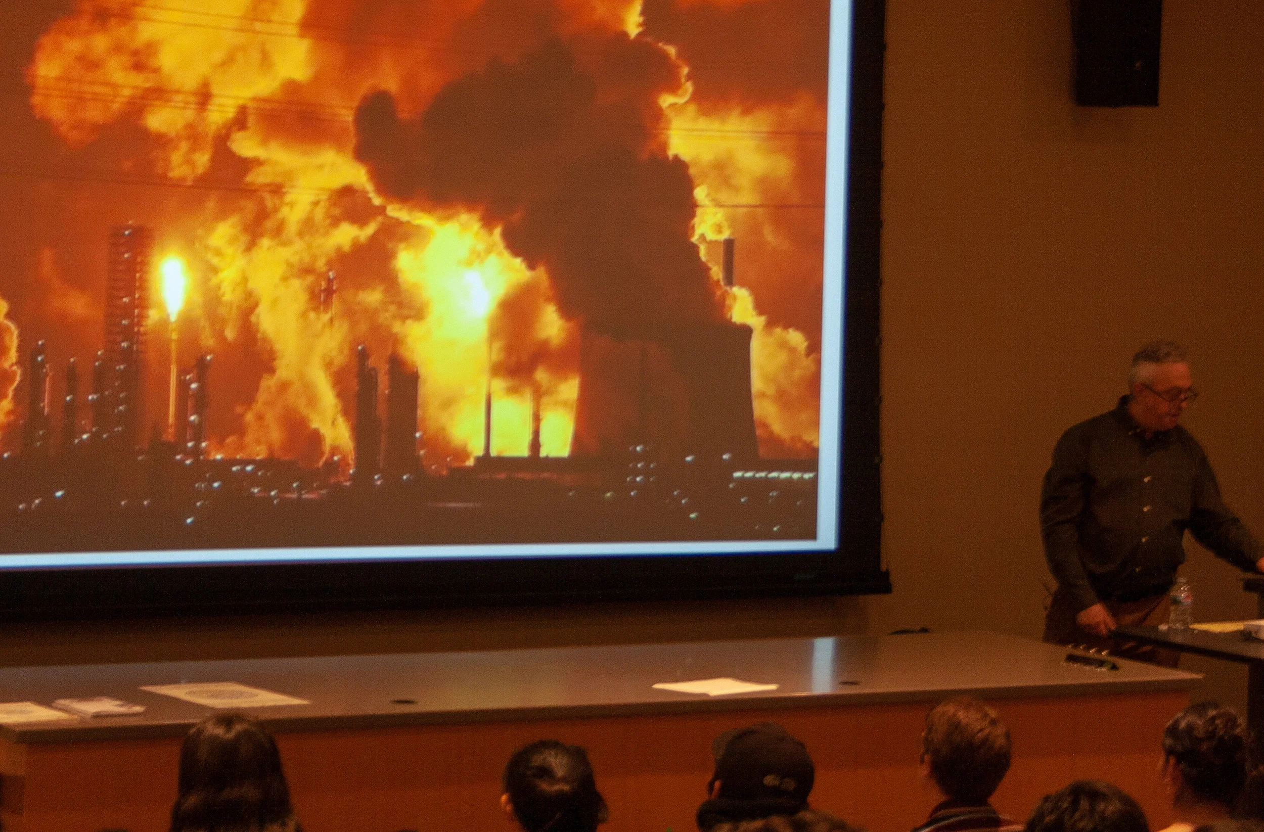 During Jon Rynn’s lecture at main campus Santa Monica College, he presents “How the new Green Deal Should Look Like”, giving a breif explination of the current situation with climate change. This event took place during Enviormental week, April 23 2019. (The Corsair/ Janet Ali)