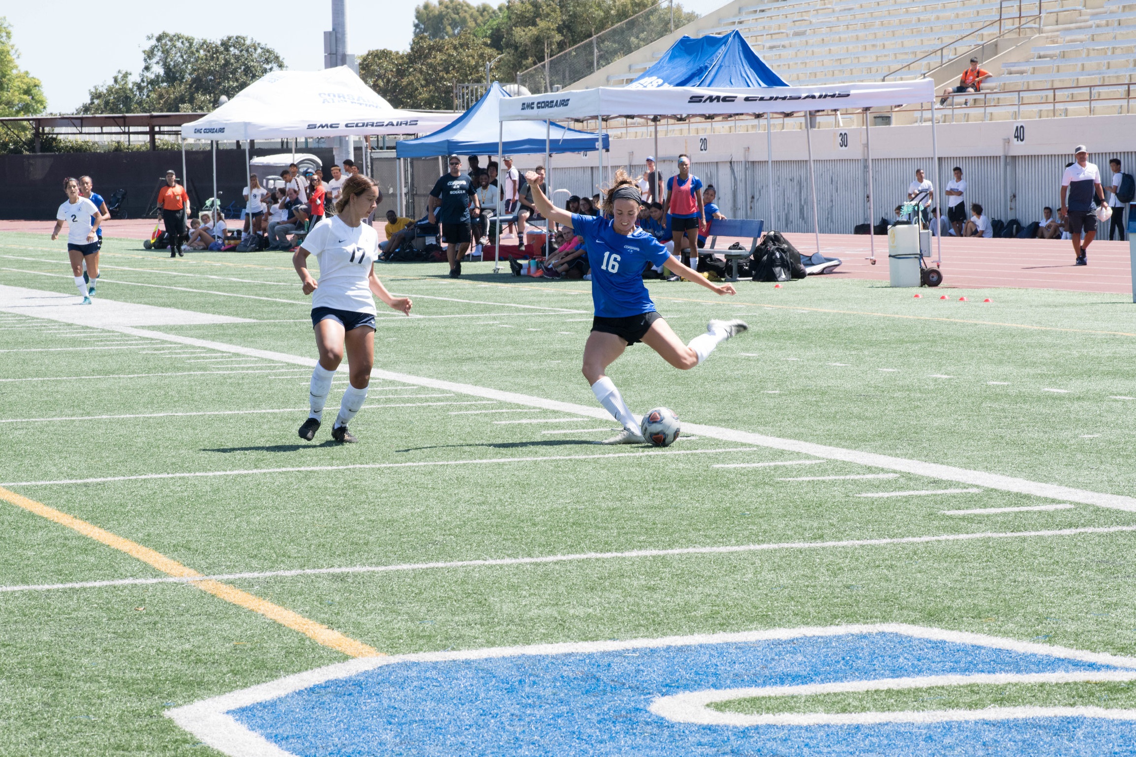  Emily Wiggins #16 passing the ball to a teammate.(Photo By Kevin Tidmore/Caption By Deshawn Pouper/The Corsair) 