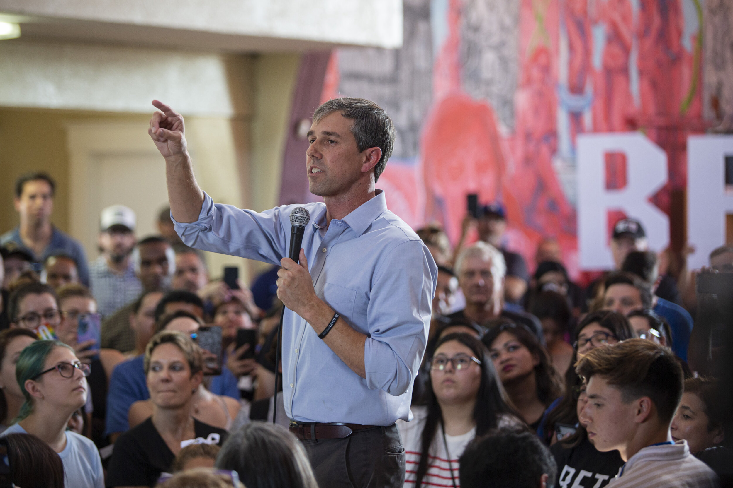  2020 Democratic Presidential Candidate Beto O’Rourke, holds a town hall event at Casa del Mexicano, on Saturday, October 5, in Los Angeles, Calif.  (Yasamin Jtehrani / The Corsair) 